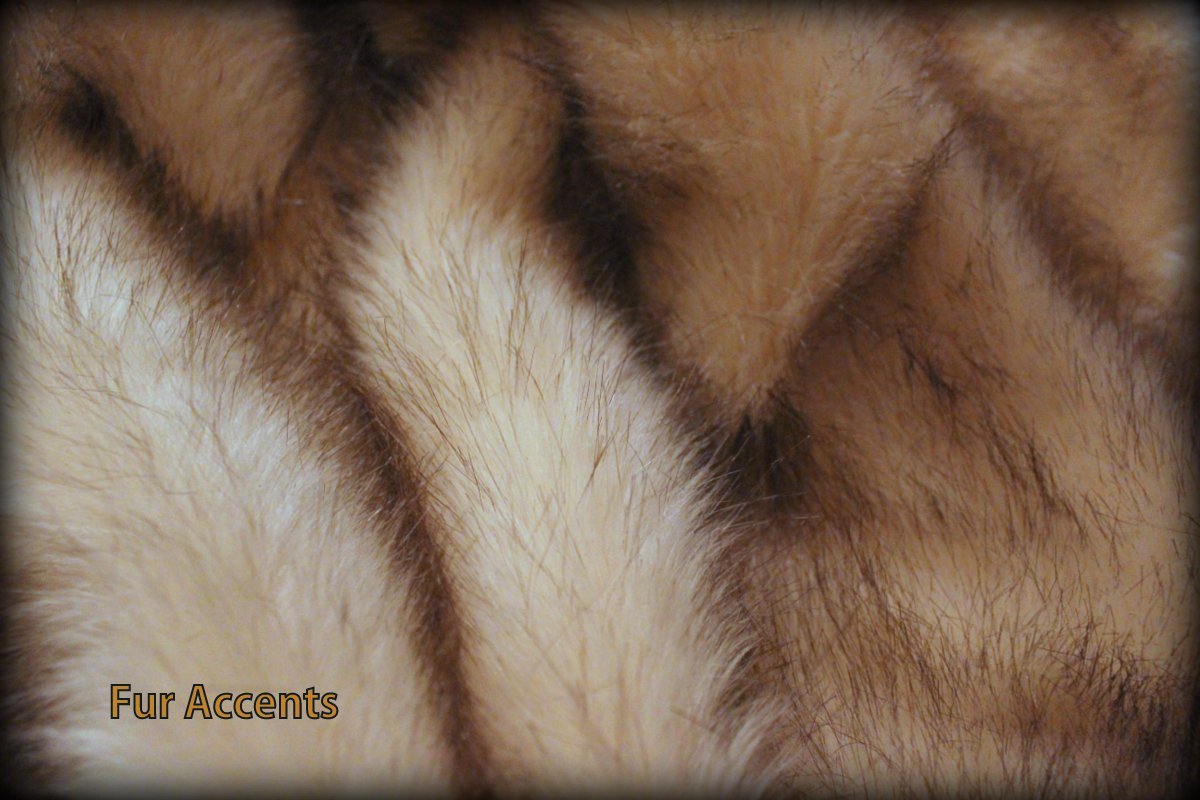 Soft Faux Fur Throw Blanket - Arctic Fox Design with White & Brown Tips, Minky Cuddle Lining, 40x60 Inches - Perfect for Sofa, Bed & Winter Cozy Nights