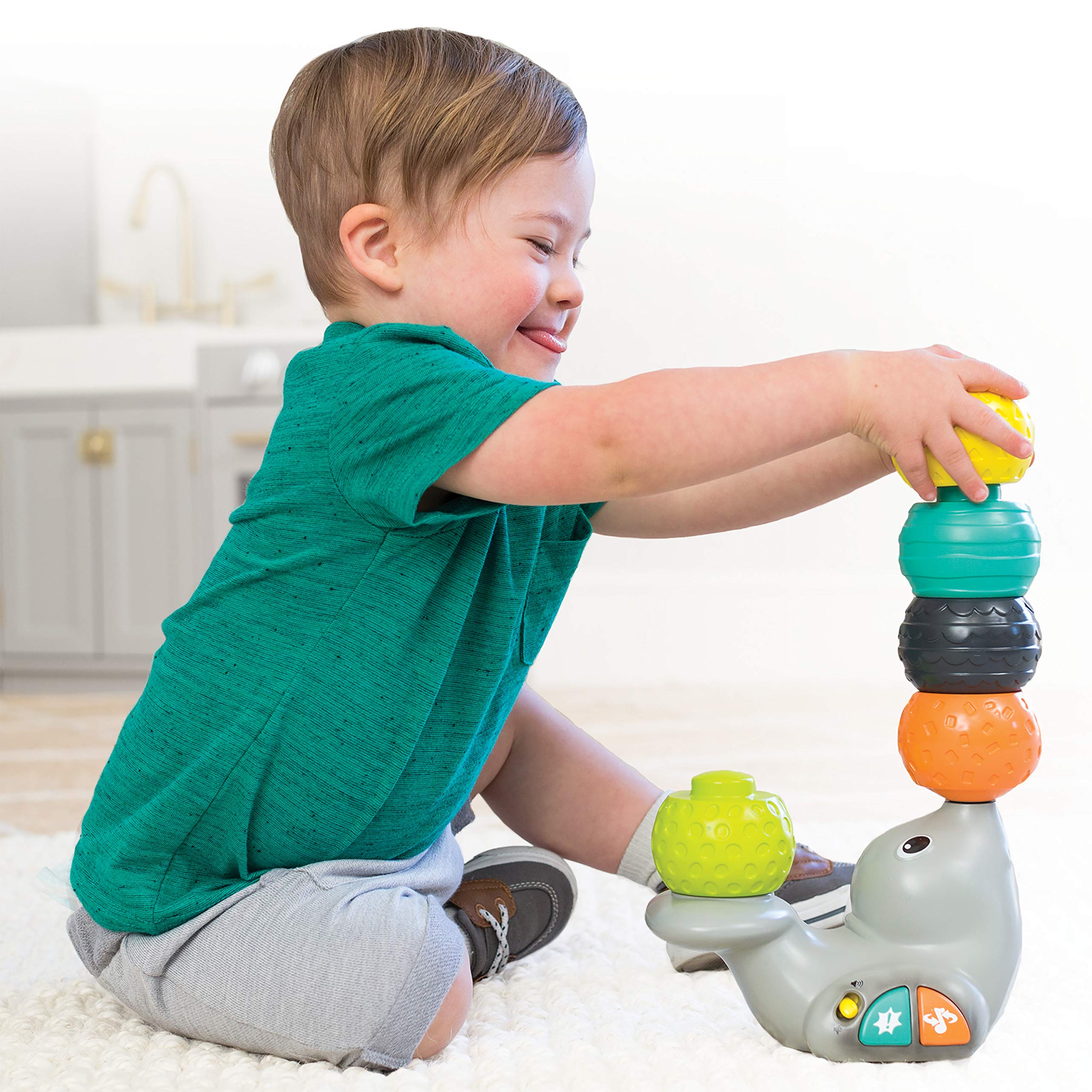 Infantino Stack & Spin Seal - Educational Baby Toy for Sensory Play & Motor Skills Development - Perfect for Toddlers 6-12 Months - Great for Playtime, Learning & Developmental Activities