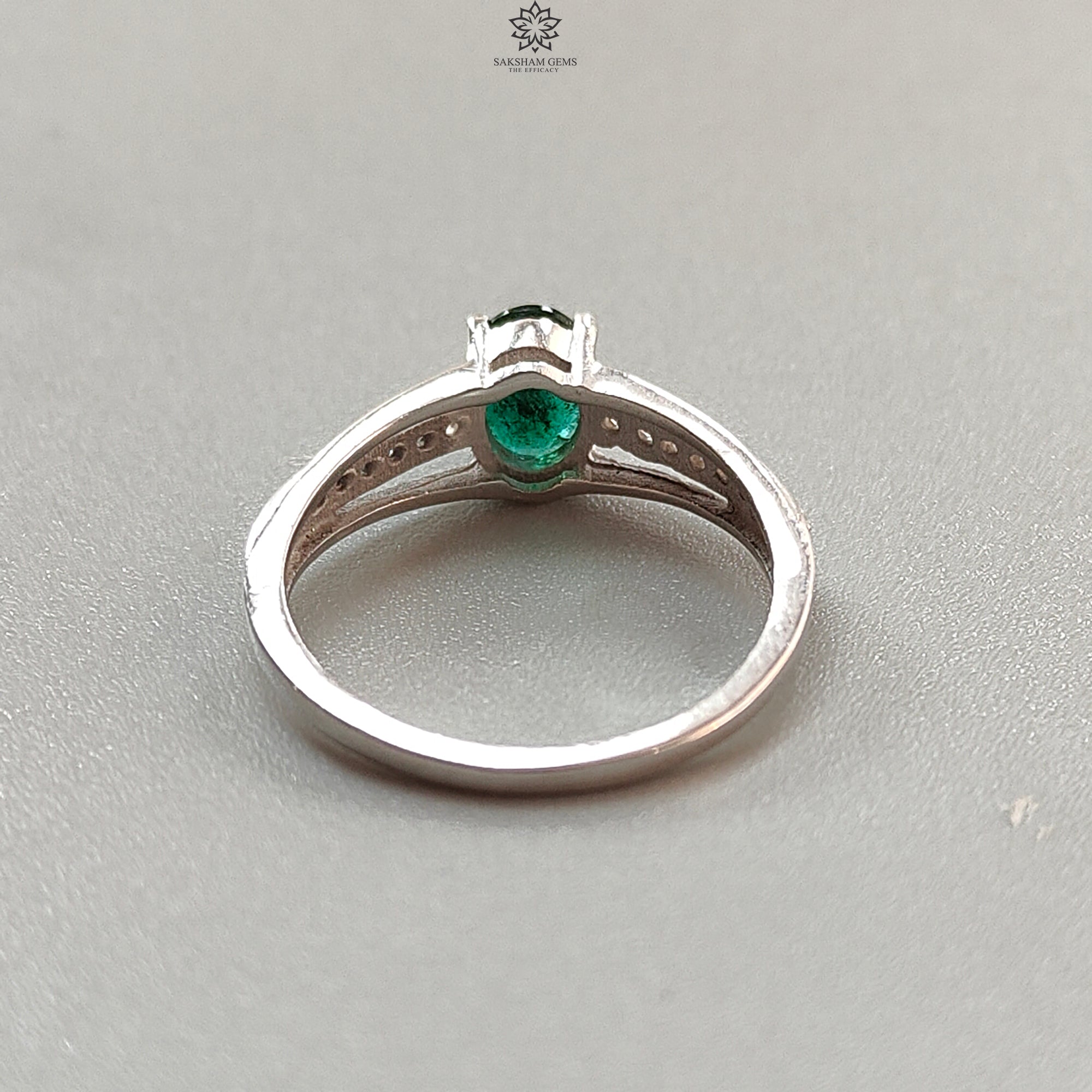 Natural Untreated Emerald Oval Faceted Cut Ring - 925 Sterling Silver Prong Set with CZ Stones (1.84g, Size 7 US) - Elegant Jewelry for Women, Perfect for Weddings, Parties & Special Occasions