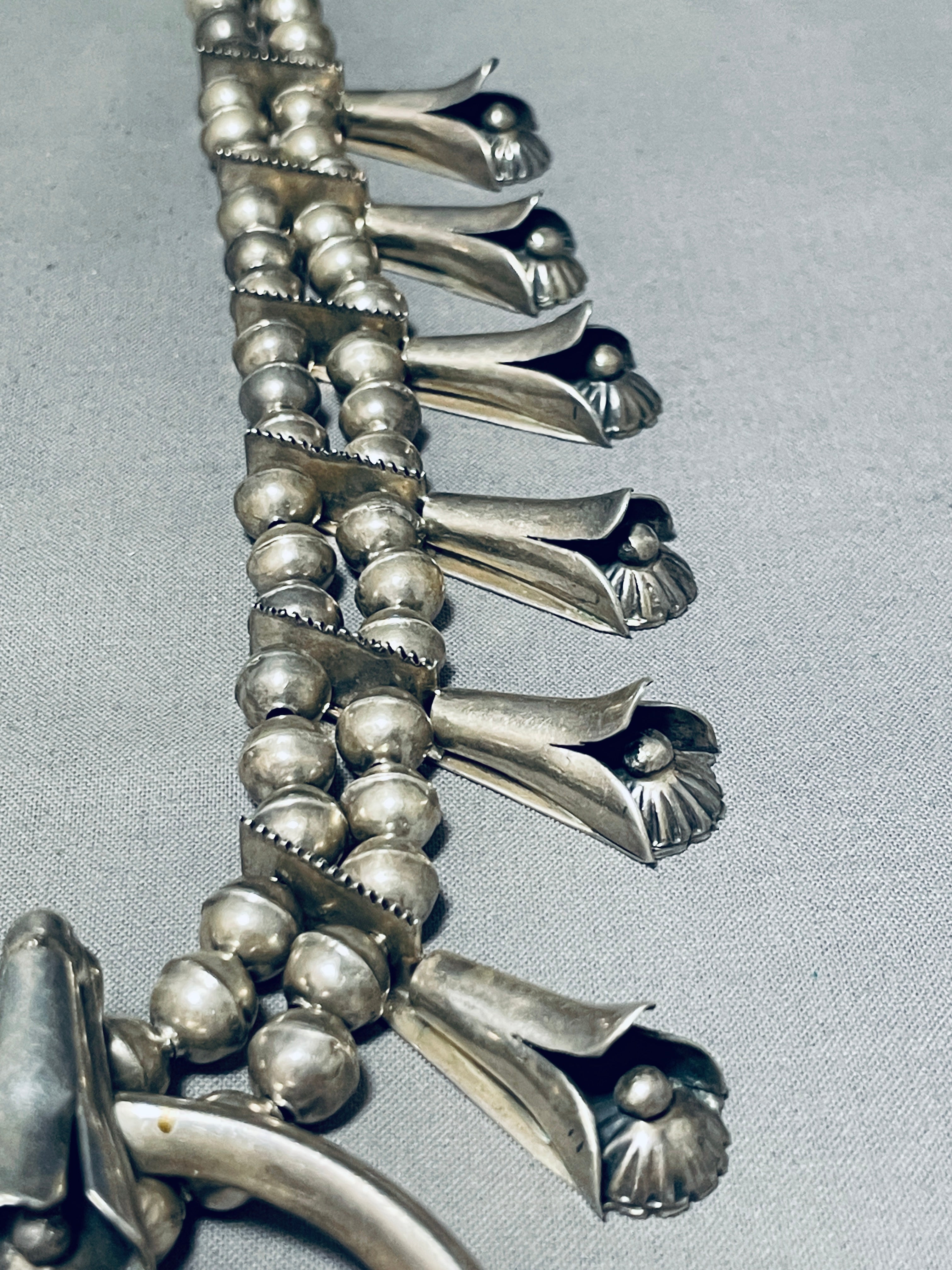187 Grams Fab!! Vintage Native American Navajo All Sterling Silver Squash Blossom Necklace