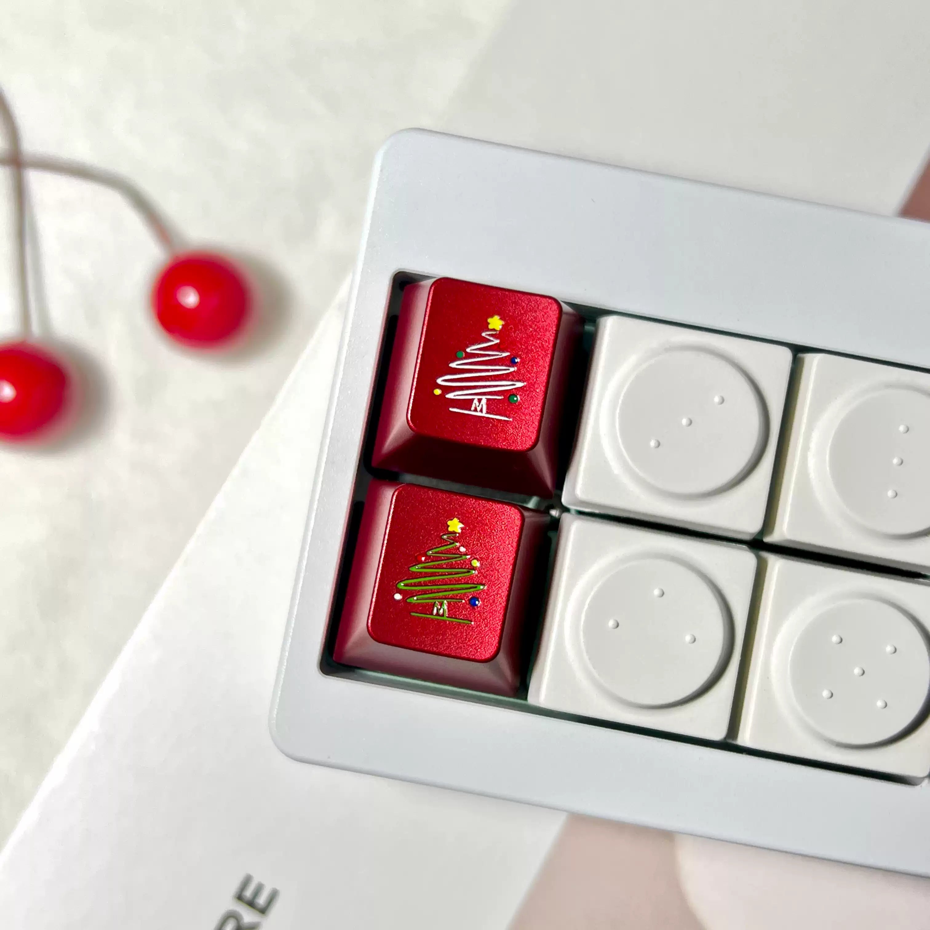 Custom Christmas Tree Shaped Aluminum Alloy Anode Keycaps - CNC Machined ESC Keycaps for Mechanical Keyboards, Perfect for Holiday Gaming & Typing Gifts