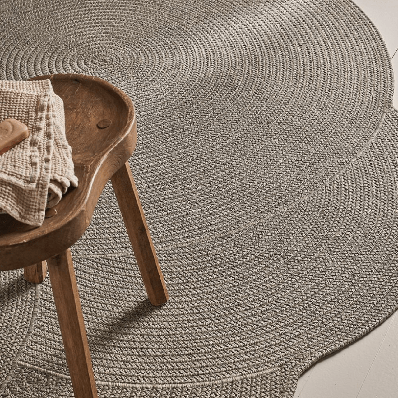 Premium Cloud Outdoor Rug - Waterproof, UV Resistant, Non-Slip Backing - Perfect for Patio, Deck, Poolside & Garden Decor