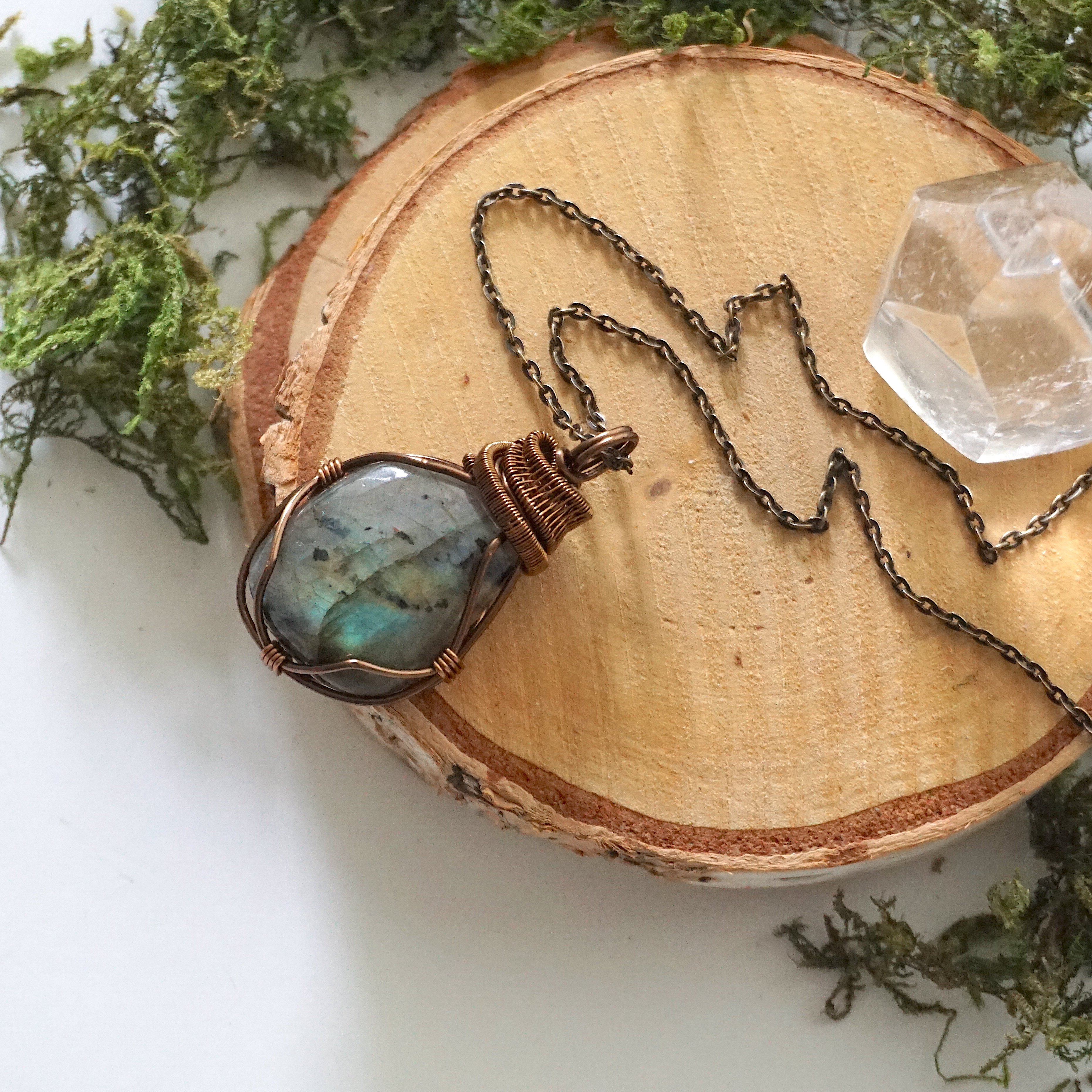 Handmade Labradorite Crystal Necklace in Antique Bronze - Healing Stone Jewelry for Women, Spiritual Protection & Positive Energy | Perfect for Meditation, Yoga & Everyday Wear