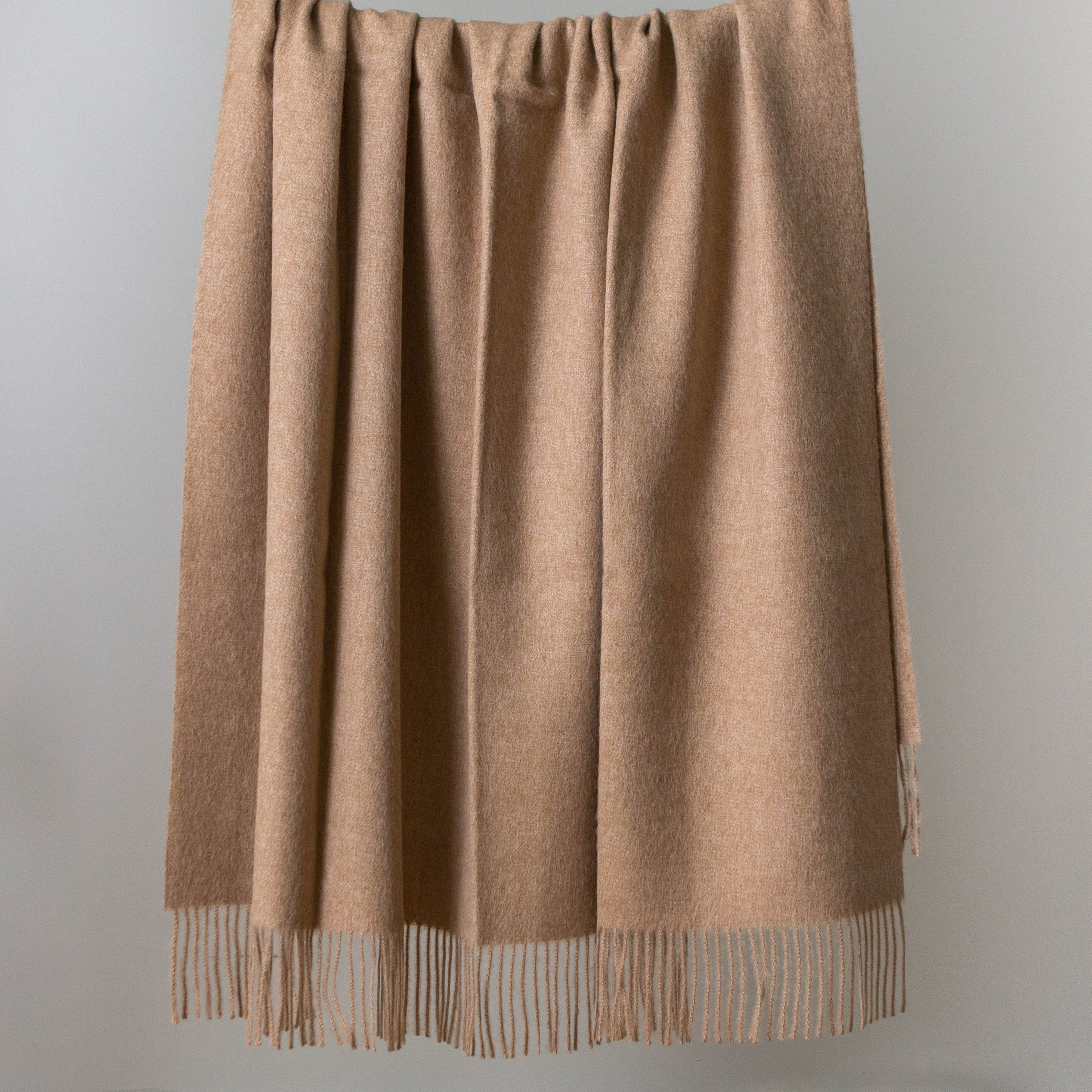 Premium Alpaca Wool Throws - Ultra Soft & Warm Blankets for Winter - Cozy Home Decor & Perfect Gift for Holidays - Ideal for Sofa, Bed, and Travel Use