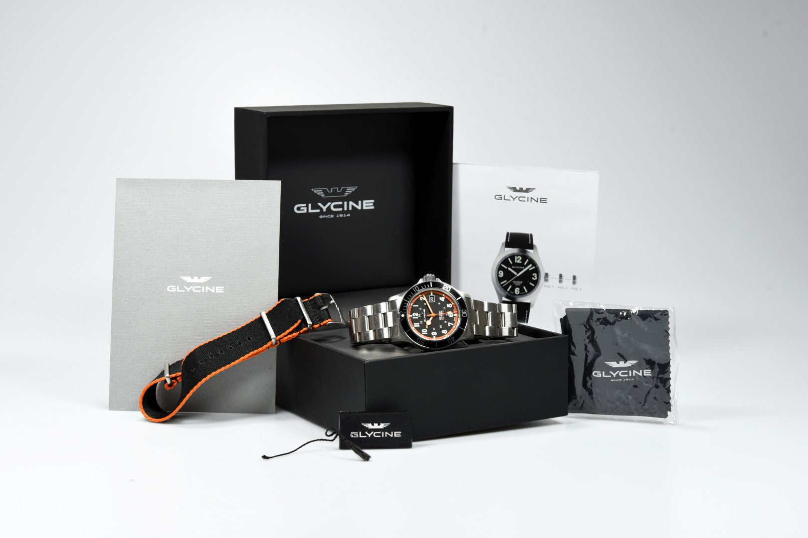 Glycine Combat Sub 3908 19ATN 1 Automatic Men's Watch - Pre-Owned Swiss Military Diver's Timepiece for Outdoor Adventures & Water Sports