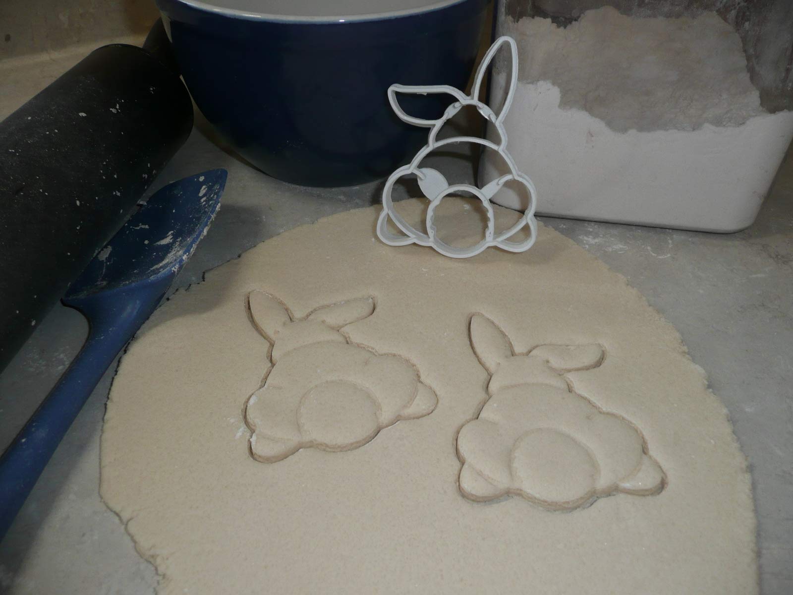 Easter Bunny Cookie Cutter - White Bunny-Shaped Baking Tool for Easter Cookies, Cakes & DIY Crafts - Perfect for Holiday Baking & Party Decorations