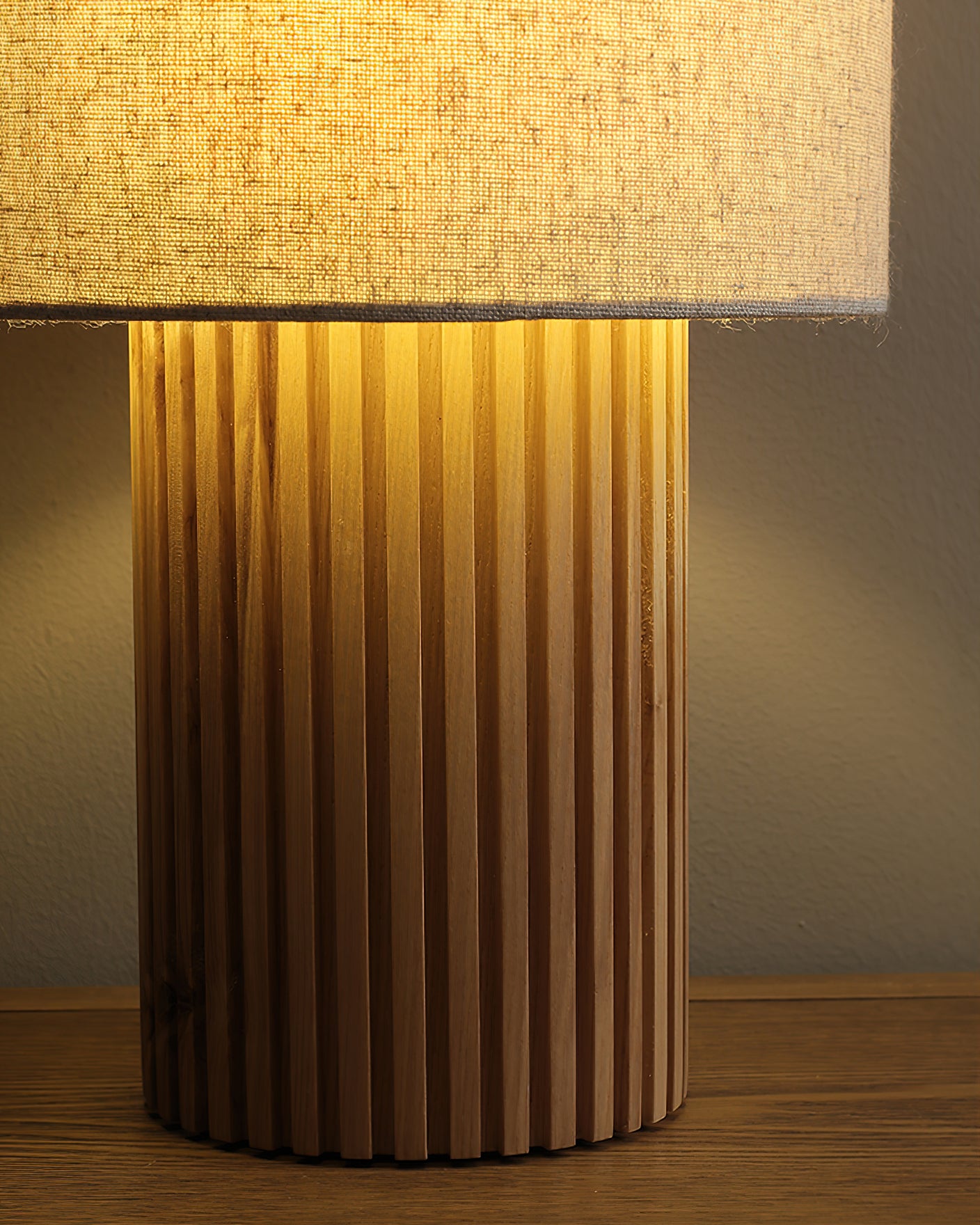 Modern Wooden Log Standing Table Lamp - Rustic Home Decor for Living Room, Bedroom & Office - Adjustable Height & Warm LED Lighting