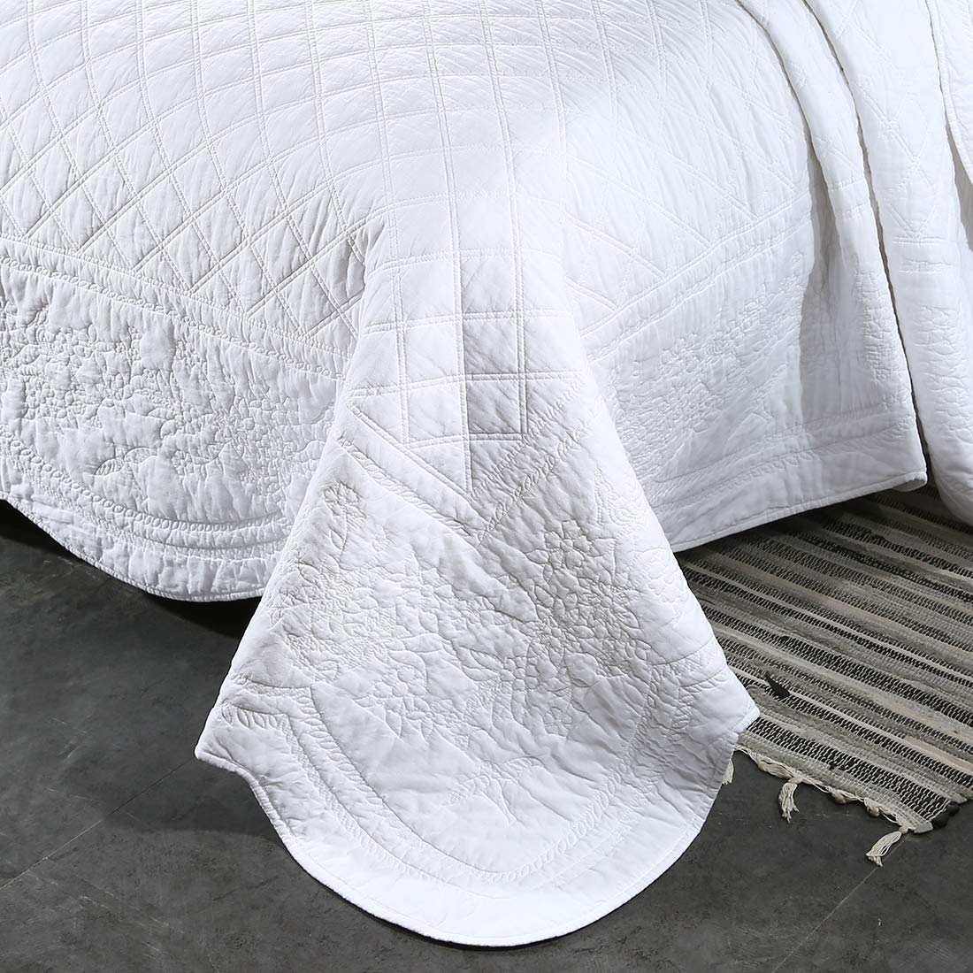 VCTOPS 100% Cotton Floral Embroidered Quilt Set 3-Piece King Size Reversible Diamond Pattern Quilted Bedspread Coverlet - Soft Luxury Bedding for Master Bedroom, Guest Room & Home Decor (King, White)