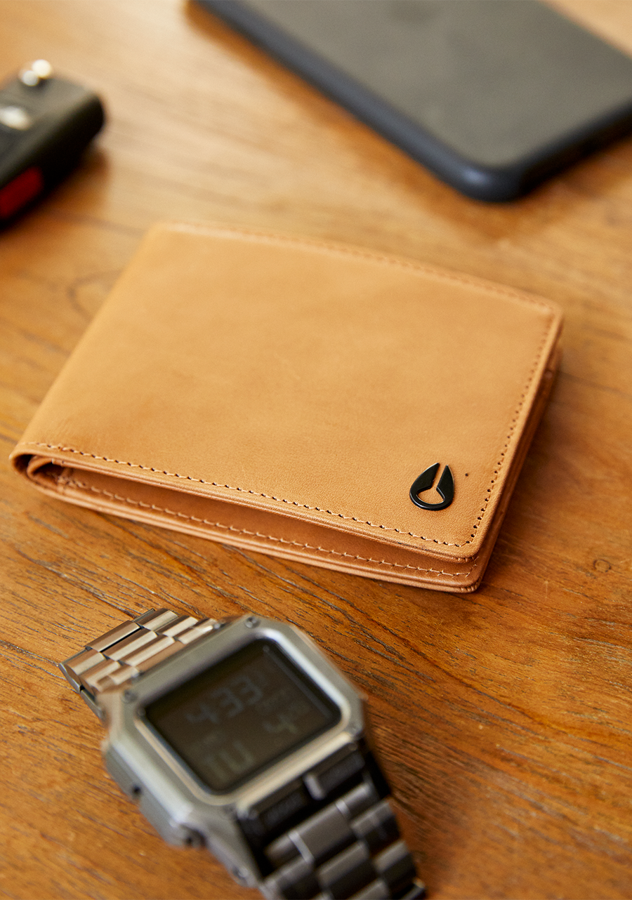Premium Genuine Leather Wallet for Men - Classic Saddle Design - Perfect for Everyday Use, Travel & Business