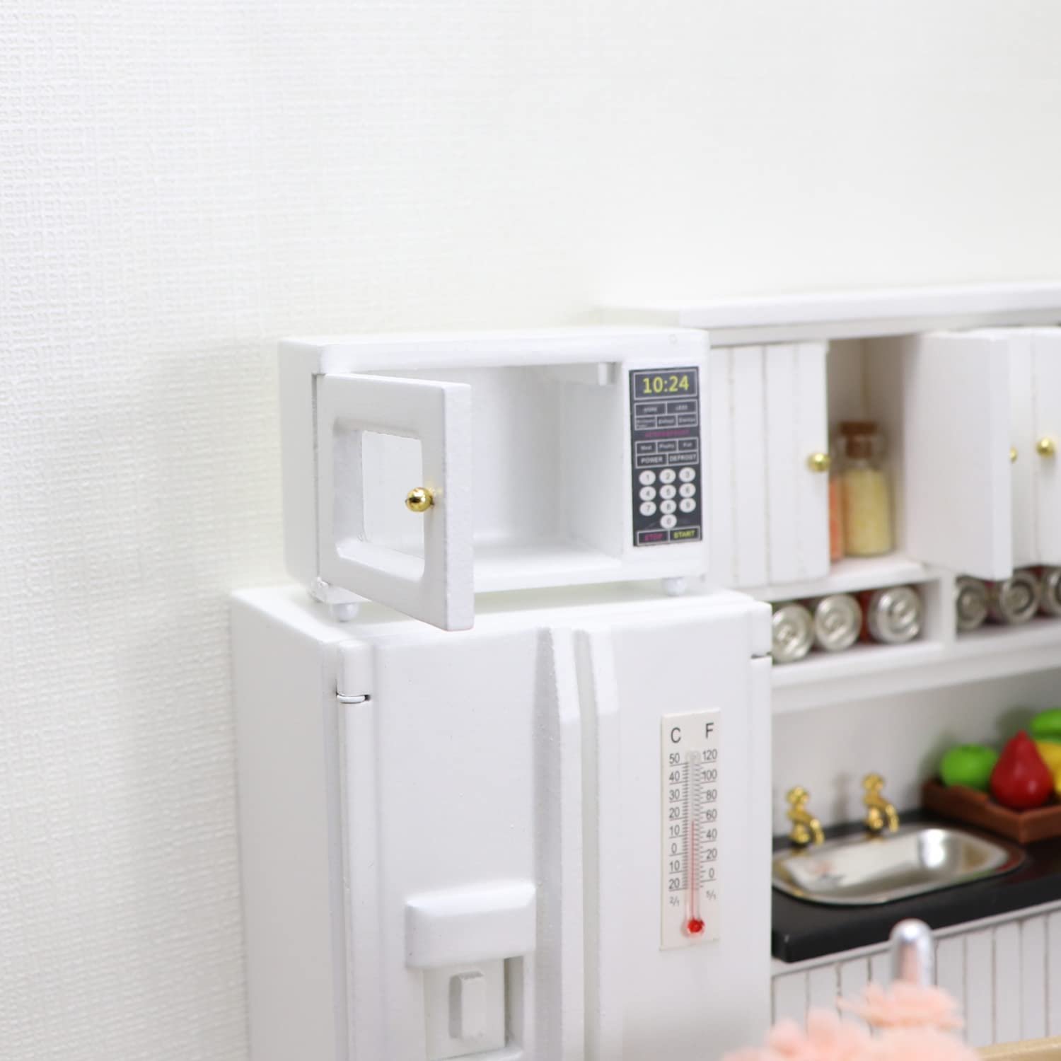1:12 Scale Miniature Microwave Oven - High Simulation Dollhouse Kitchen Accessories, Mini Furniture & Appliances for Realistic House Decoration (White) | Perfect for Dollhouse Displays, Miniature Collections & DIY Craft Projects