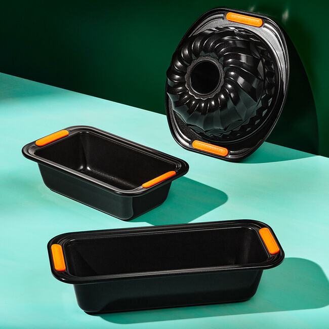 Le Creuset 12 x 4.5 Inch Non-Stick Bread Loaf Pan - Perfect for Baking Homemade Sourdough, Banana Bread & Artisan Loaves