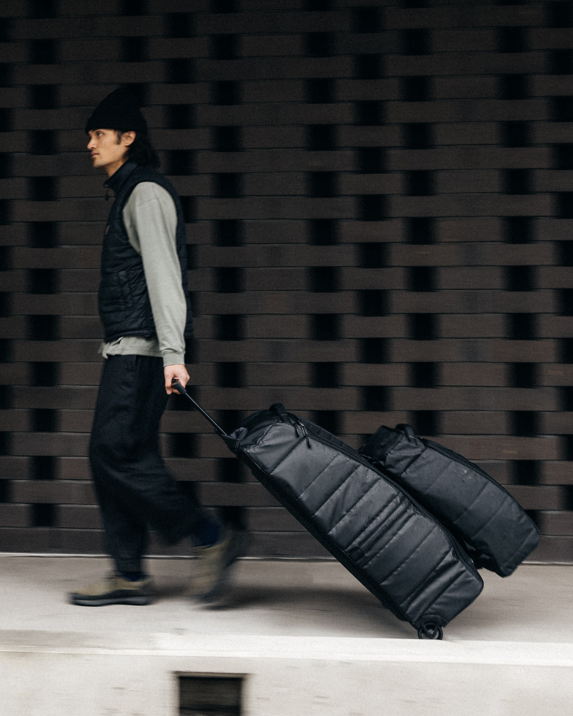 DB Journey Hugger Roller Bag 90L - Large Expandable Travel Luggage with Wheels for Airplane, Business Trips & Family Vacations | Perfect Carry-On Suitcase for International Travel
