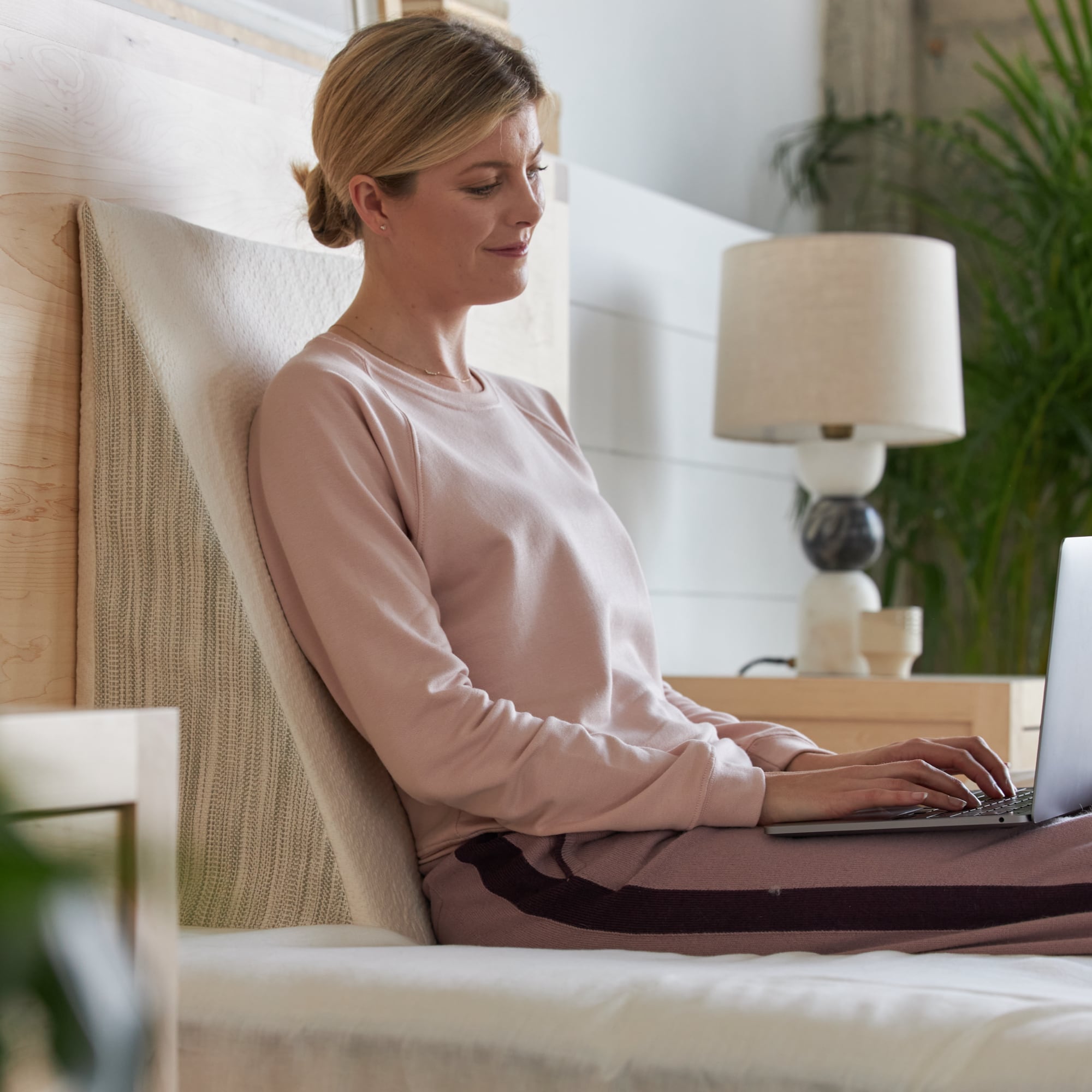 Organic Latex Wedge Pillow for Back Pain Relief & Acid Reflux - Post-Surgery Support & Comfortable Sleeping - Hypoallergenic & Breathable for Better Sleep