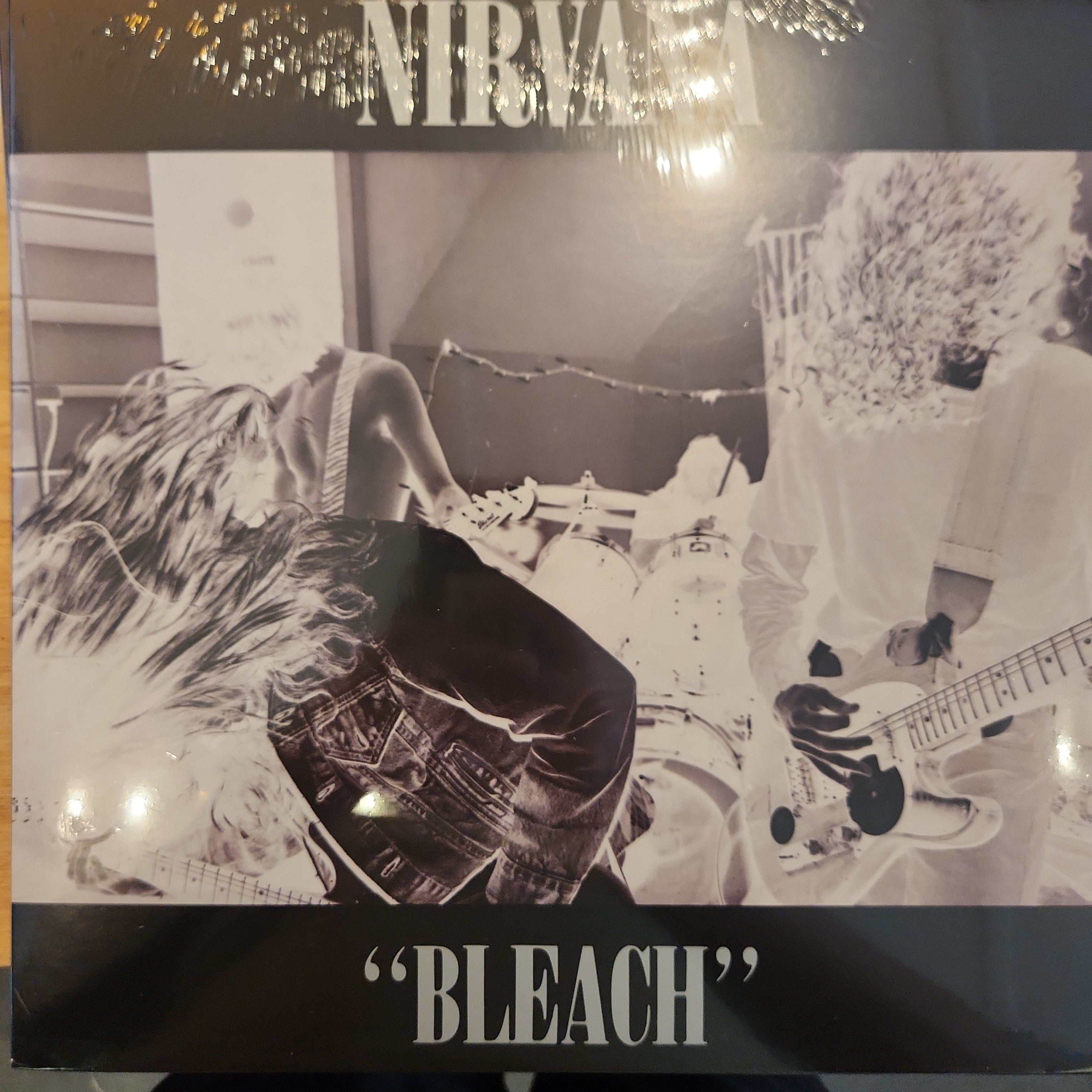 Nirvana Bleach Vinyl LP Record - Classic 1989 Grunge Album, Limited Edition, Collectible Vinyl for Music Lovers & Audiophiles - Perfect for Home Listening, Gifts & Vinyl Collections