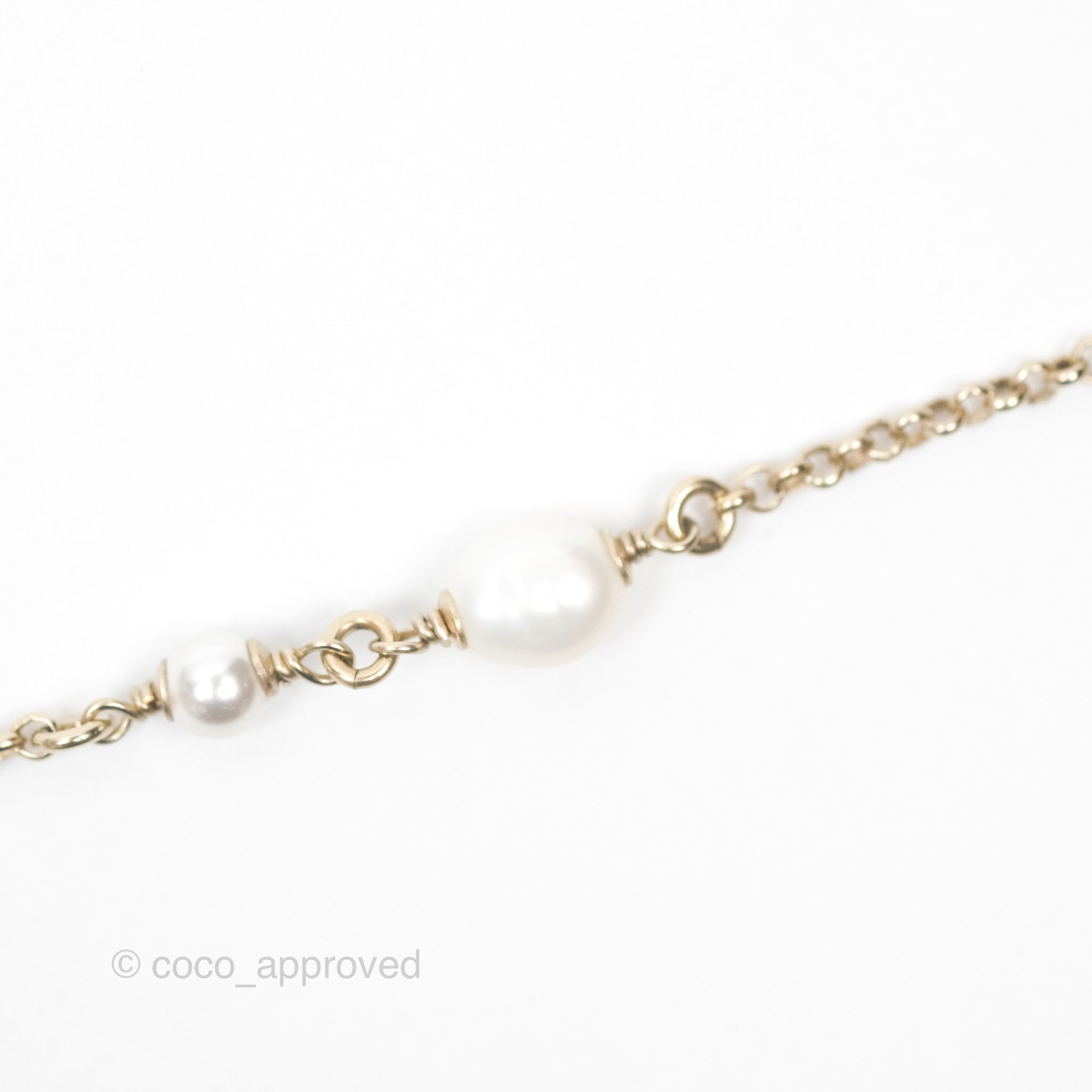 Chanel CC Pearl Necklace in Gold Tone 20K - Elegant Fashion Jewelry for Women, Perfect for Parties, Weddings & Special Occasions