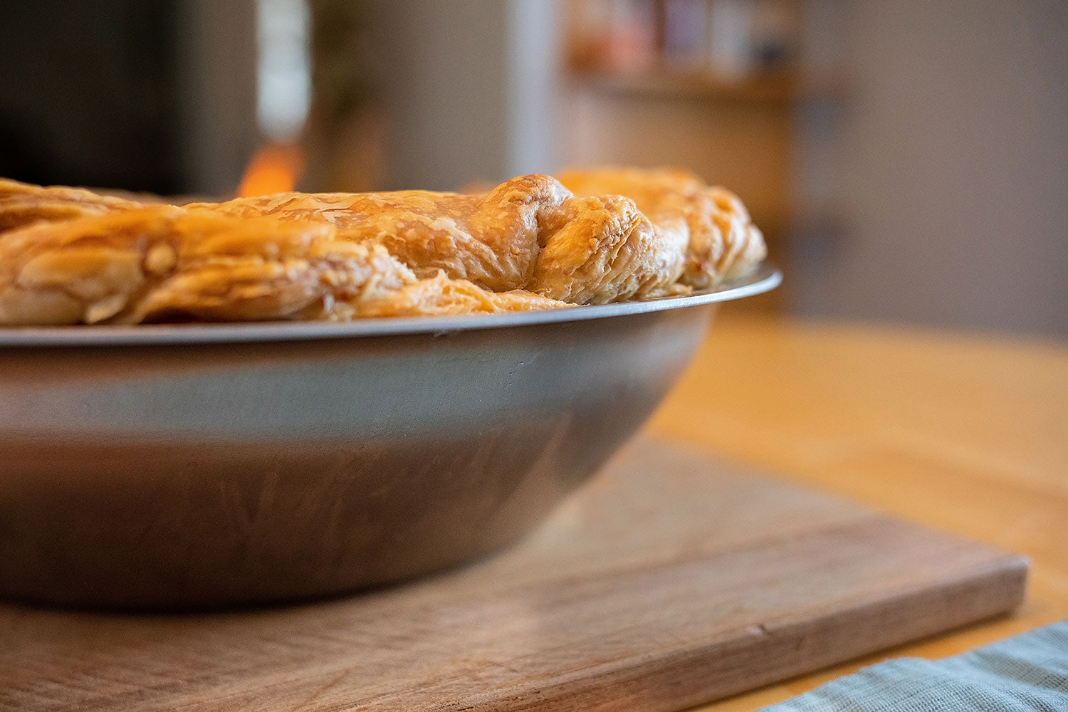 Oven To Table Pan - Premium Ceramic Baking Dish for Casseroles, Lasagna & Roasts | Microwave, Dishwasher & Freezer Safe | Perfect for Family Dinners & Holiday Entertaining