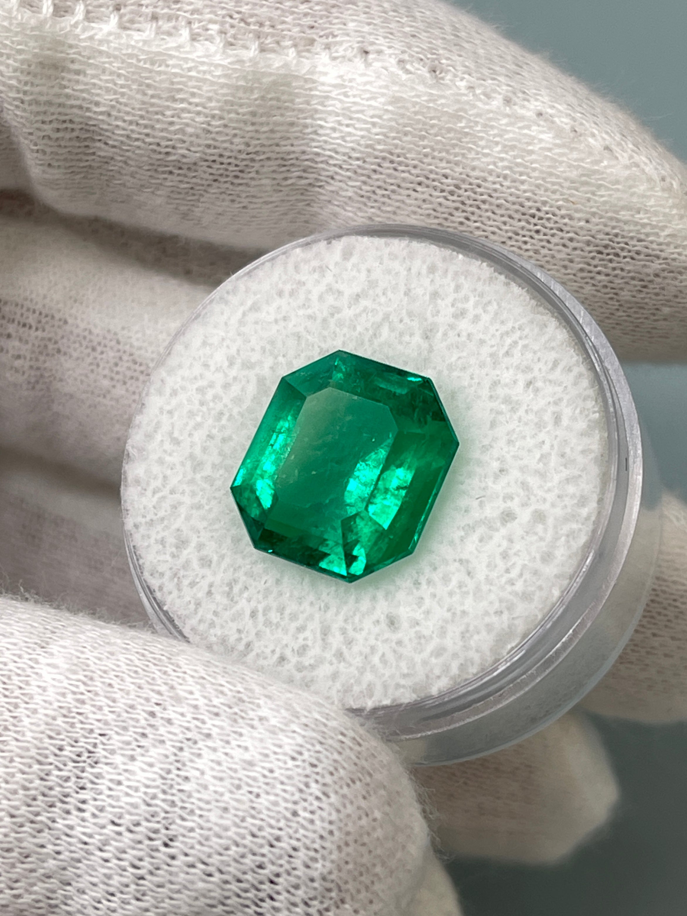 5.96 Carat 12x11mm AAA+ Natural Colombian Emerald - Loose Gemstone for Jewelry Making, Engagement Rings & Luxury Gifts
