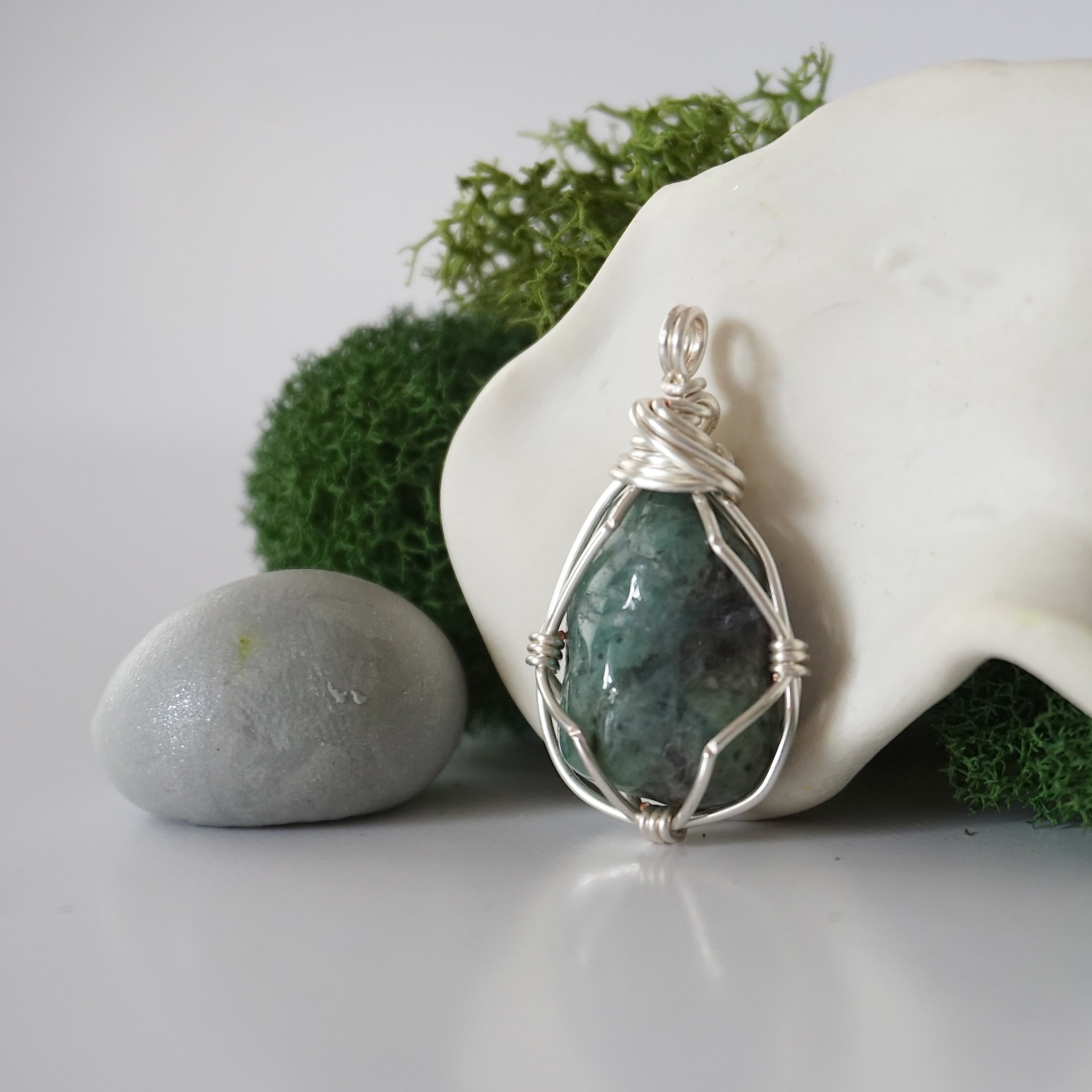 Emerald Birthstone Necklace for Women - Elegant Crystal Pendant Jewelry for Birthday, Anniversary & Mother's Day Gifts