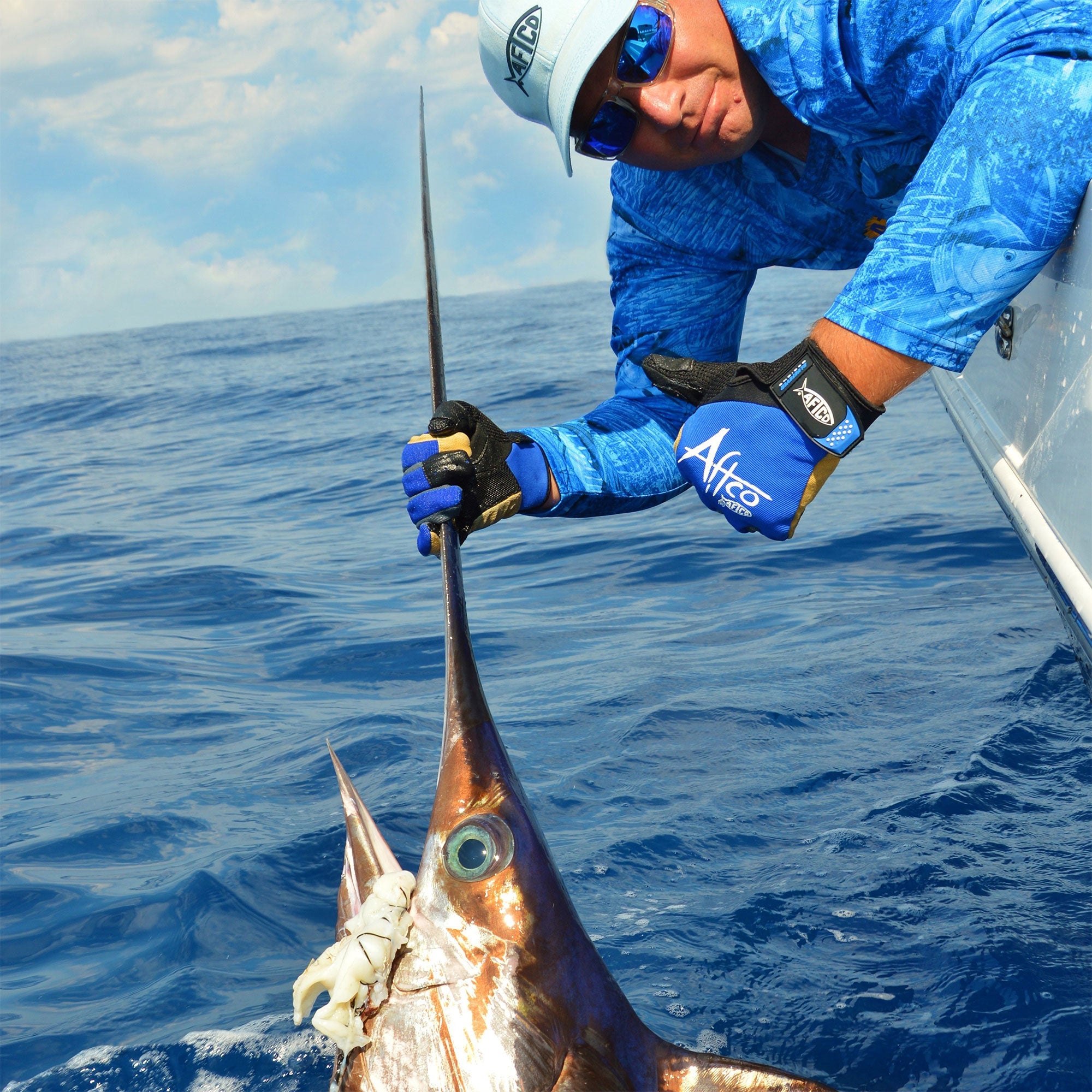 AFTCO Saltwater Fishing Gloves - Non-Slip Grip, Durable & Comfortable for Catch and Release - Perfect for Offshore, Inshore, and Kayak Fishing Adventures