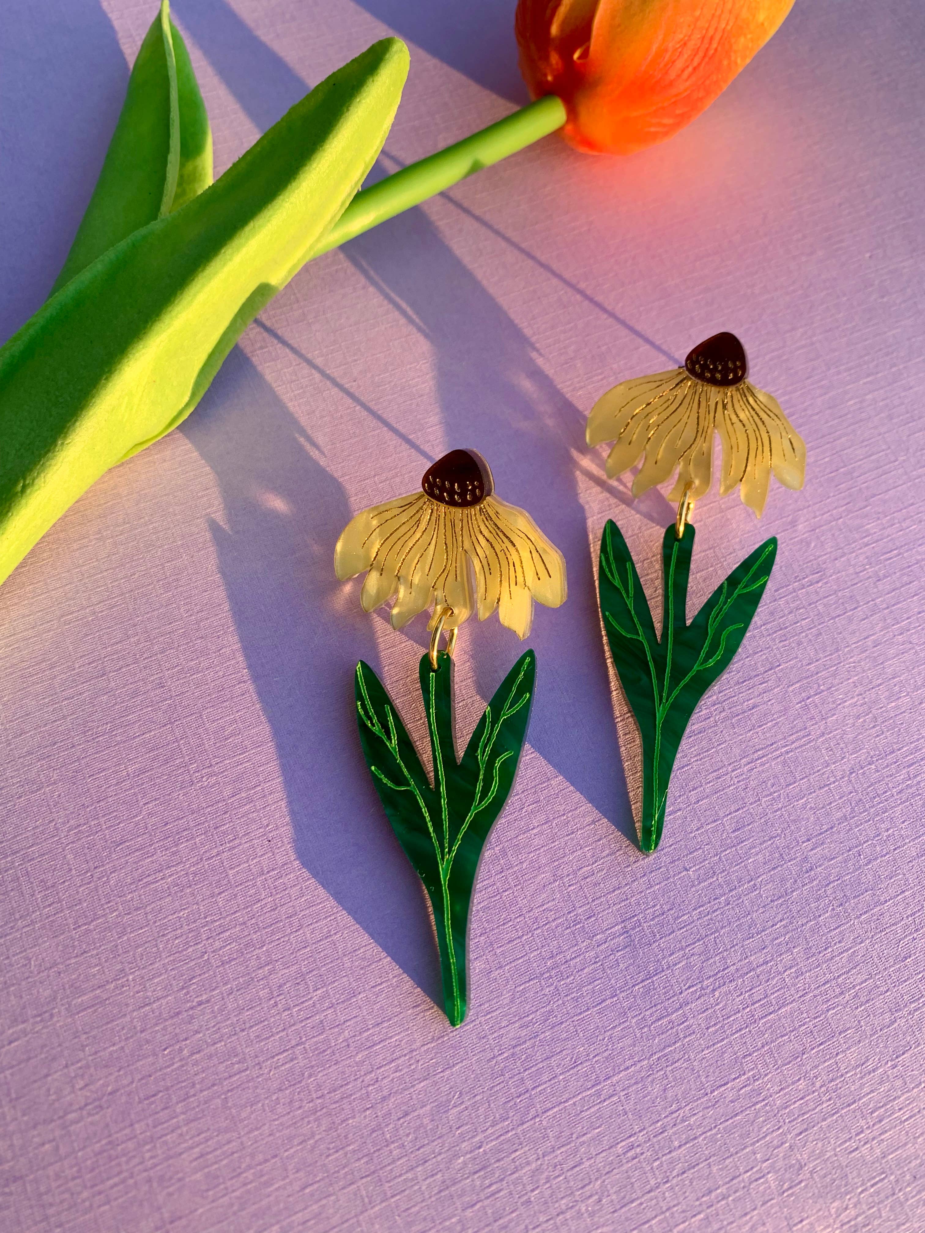 Black Eyed Susan Acrylic Earrings for Women - Lightweight Dangle Drop Earrings - Floral Botanical Jewelry for Everyday Wear, Parties & Gifts