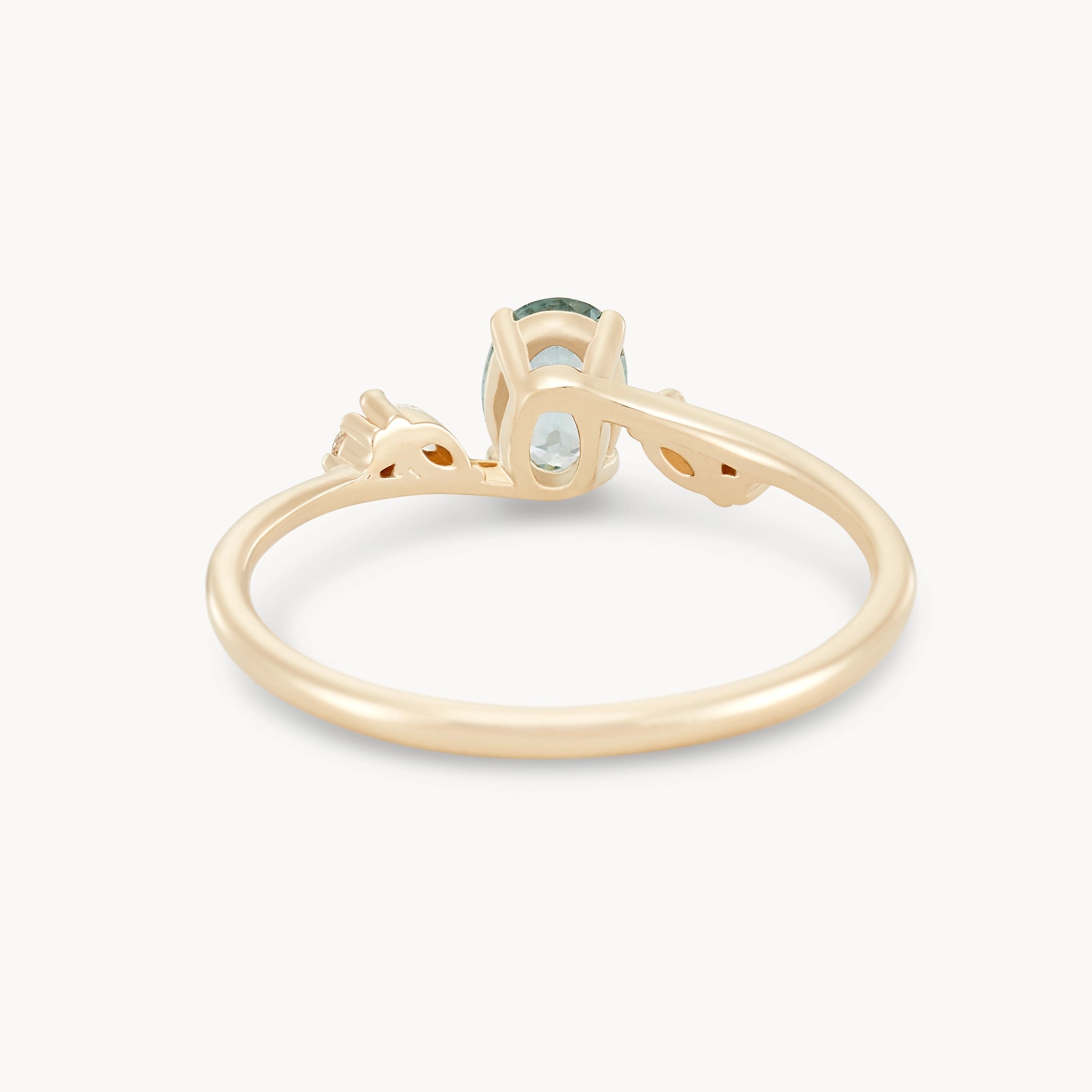 Unique 14K Yellow Gold Oval Sapphire Engagement Ring with Sky Blue Gemstone – Perfect for Proposals, Anniversaries & Special Occasions