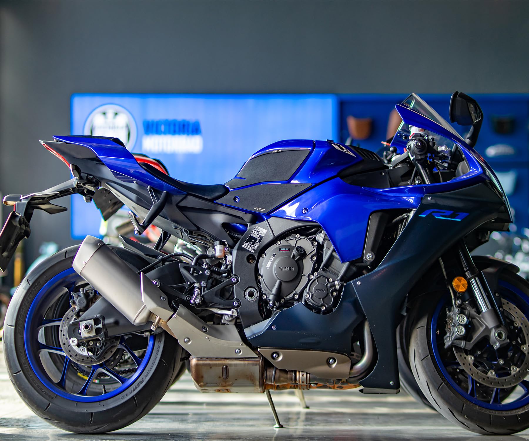 YZFR1 R1 Fuel Tank Sticker - Anti-Skid Fishbone Design Tank Protection Decal & Side Traction Pad | Night Cat Compatible Motorcycle Accessories for Enhanced Grip and Style | Perfect for Track Days and Street Riding