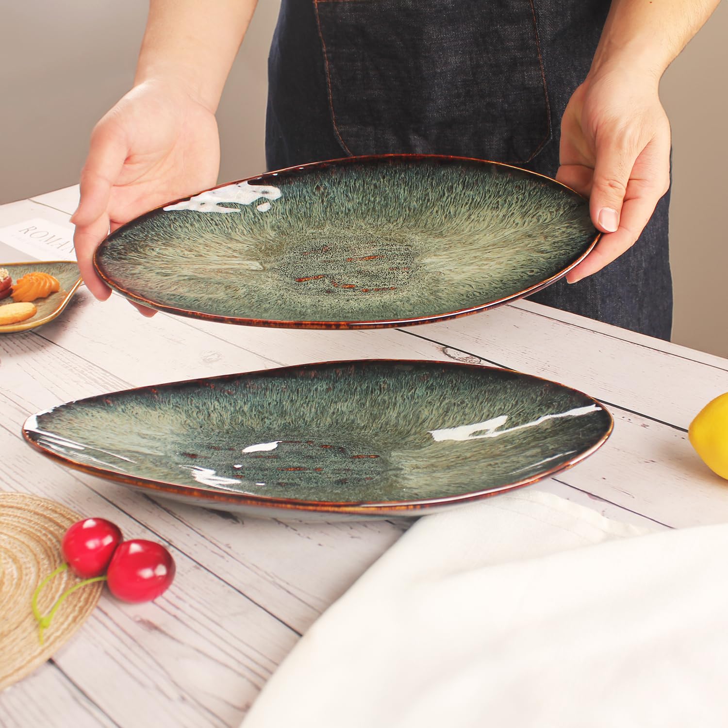 4-Piece Ceramic Dinner Plates Set - Microwave, Oven & Dishwasher Safe - Scratch Resistant Black Reactive Glaze Plates for Bread, Pasta, Salad & Sushi - Perfect for Dining, Entertaining & Restaurant Use