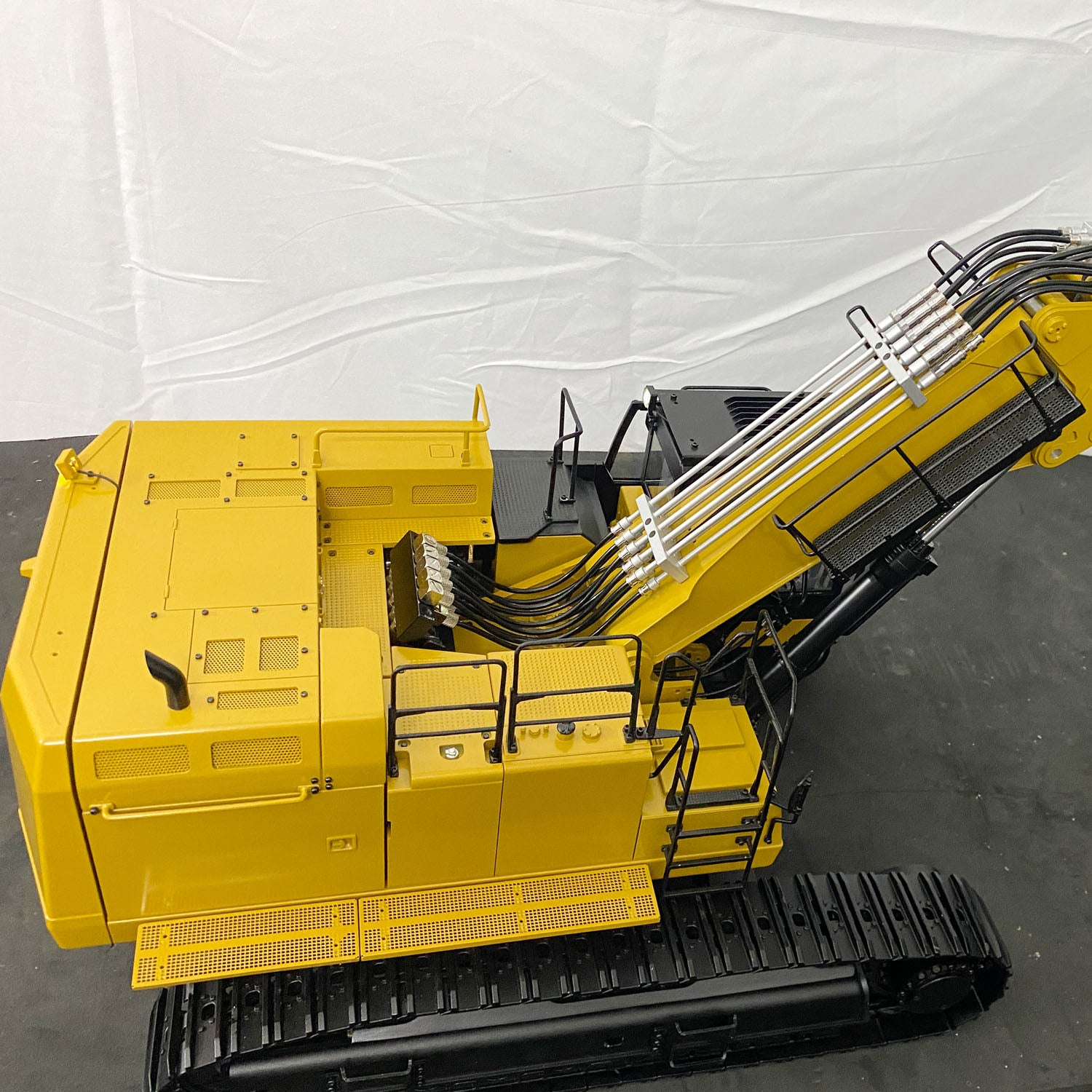 1/14 Scale 374 UHD 4-Arm RC Hydraulic Demolition Excavator Toy - Radio Controlled Digger with PL18EV Sound & Light System - Ready-to-Play Assembled & Painted Model for Construction Enthusiasts - Perfect for Indoor/Outdoor Play, Collecting, and RC Hobbyists