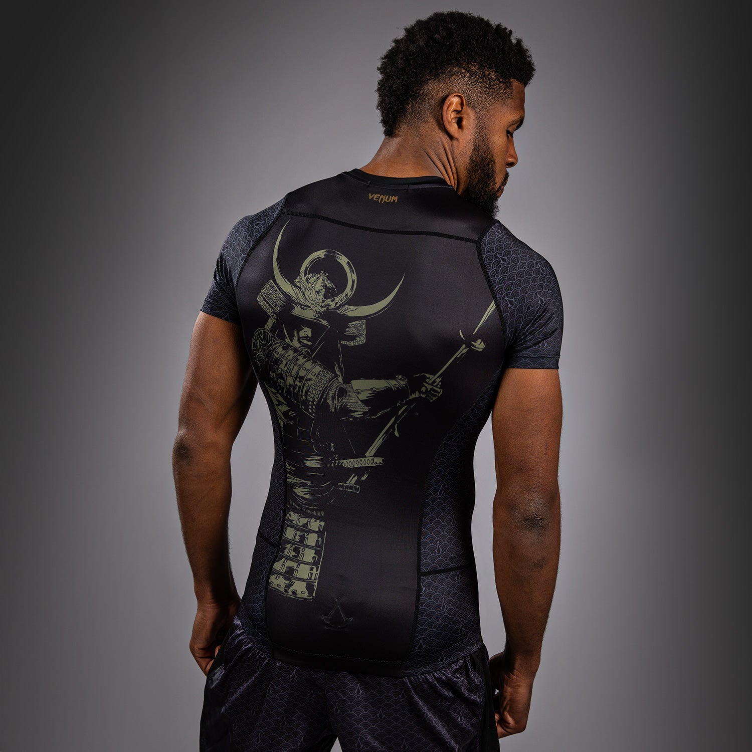 Venum x Assassin's Creed Shadows Rashguard Short Sleeve - Black MMA BJJ Training Shirt for Men - Perfect for UFC, Grappling & Combat Sports