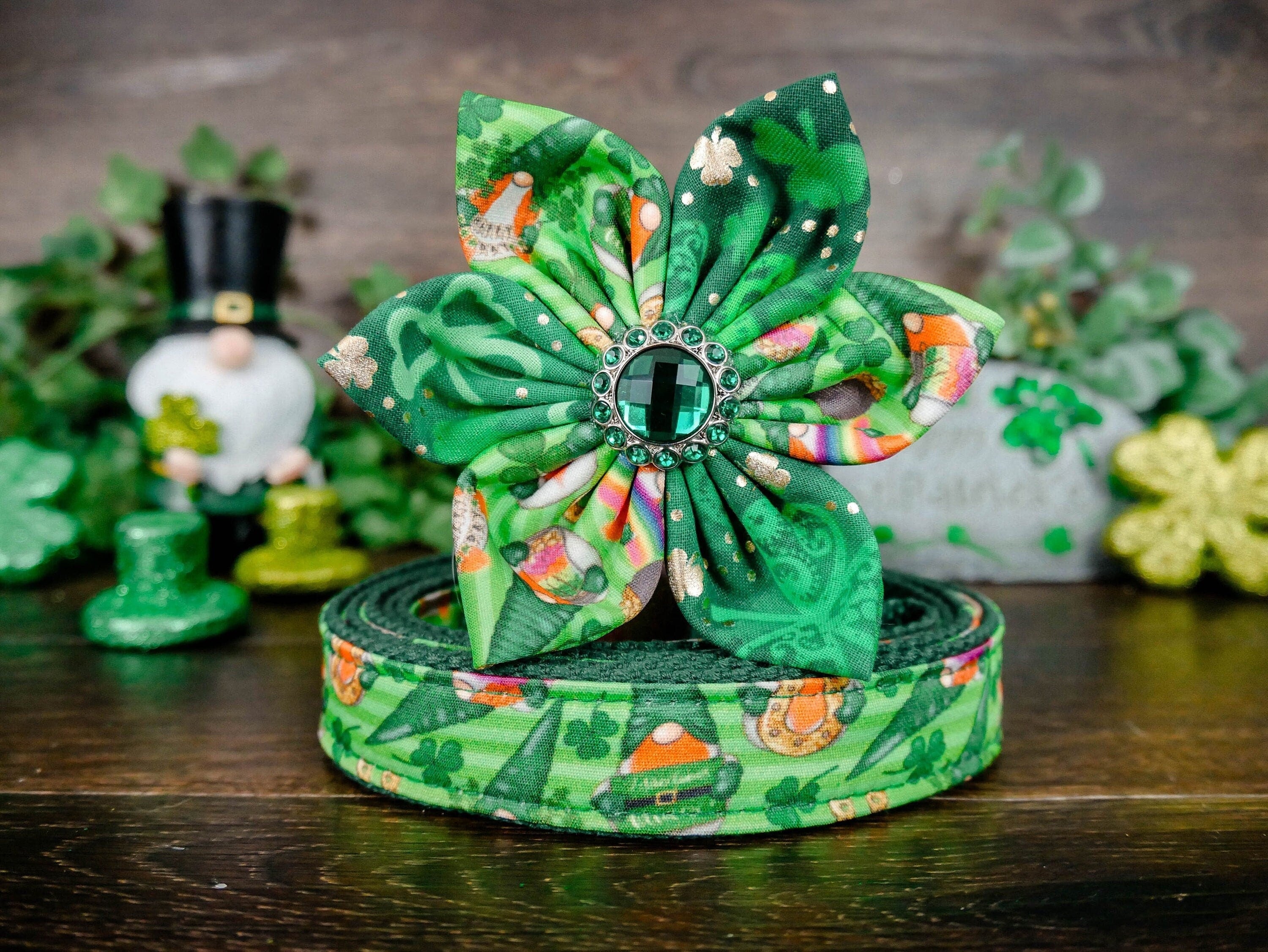 St. Patrick's Day Dog Collar with Shamrock Flower - Adjustable Pet Necklace for Small Medium Dogs - Perfect for Irish Themed Parties & Festive Pet Photos