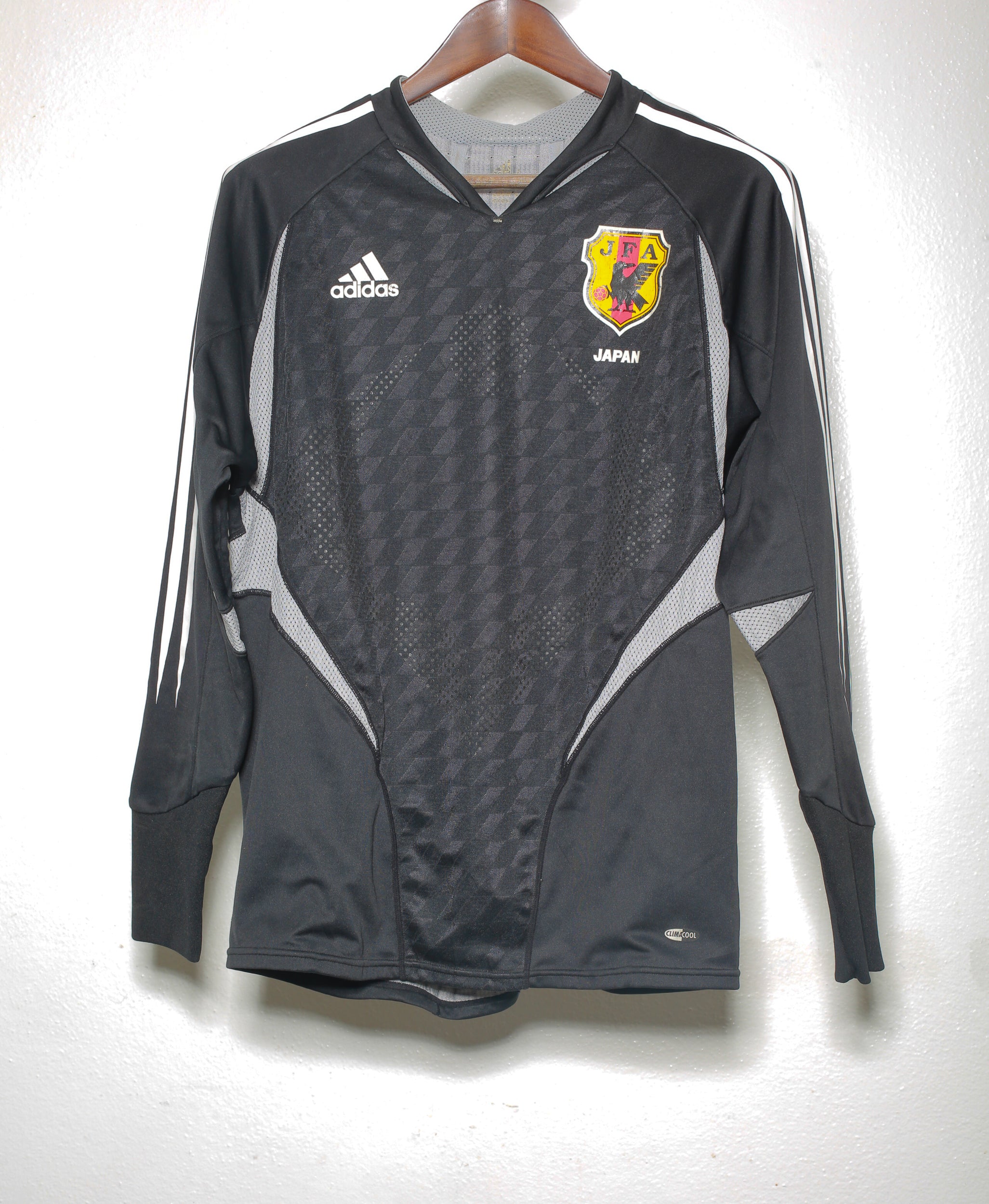 2004 Japan GK Player Issue Jersey (Size M) - Authentic Vintage Soccer Jersey for Collectors & Fans - Perfect for Matches, Events & Memorabilia Display