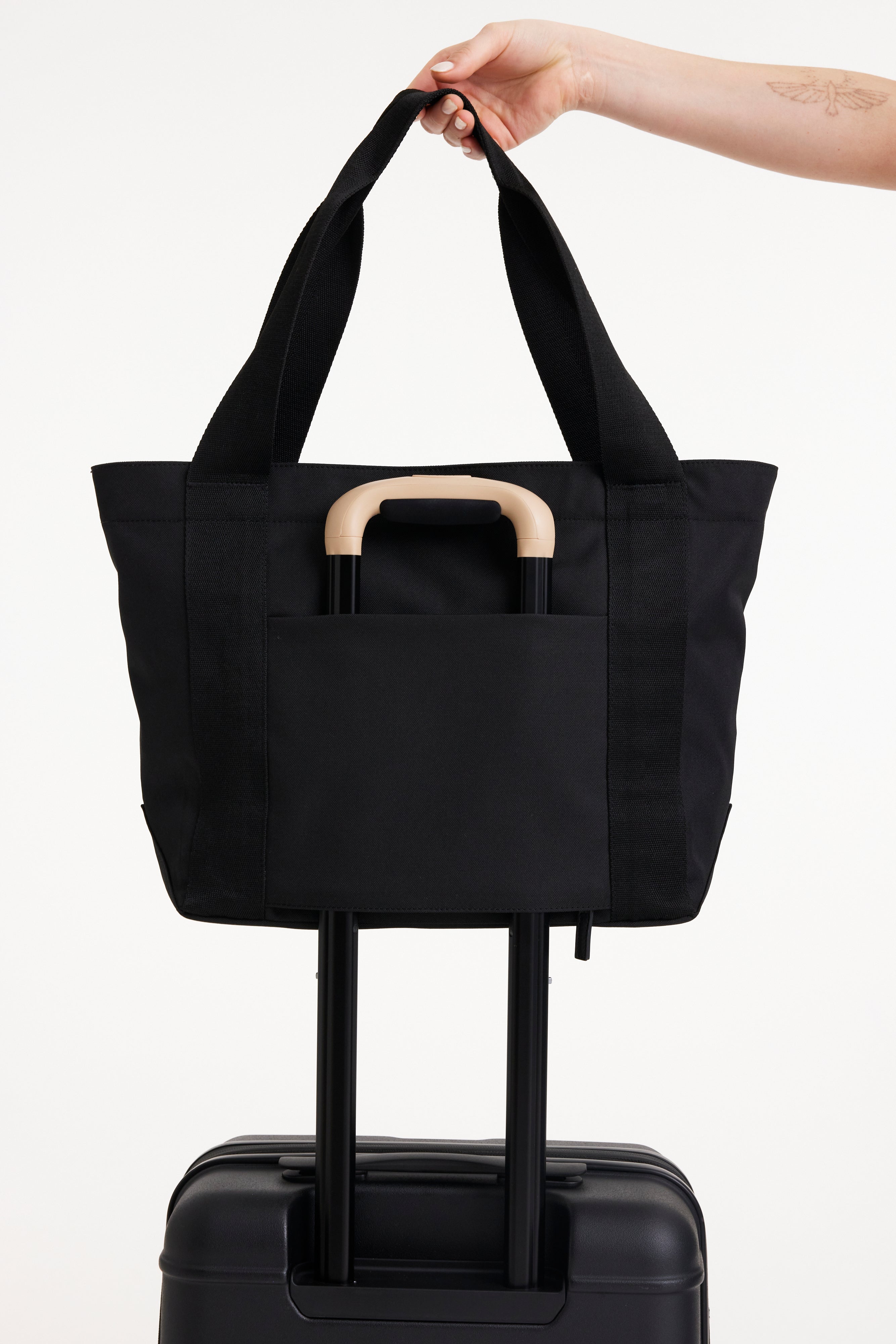 The BÉISics Tote Bag in Black - Stylish & Spacious Carryall for Work, Travel & Everyday Use
