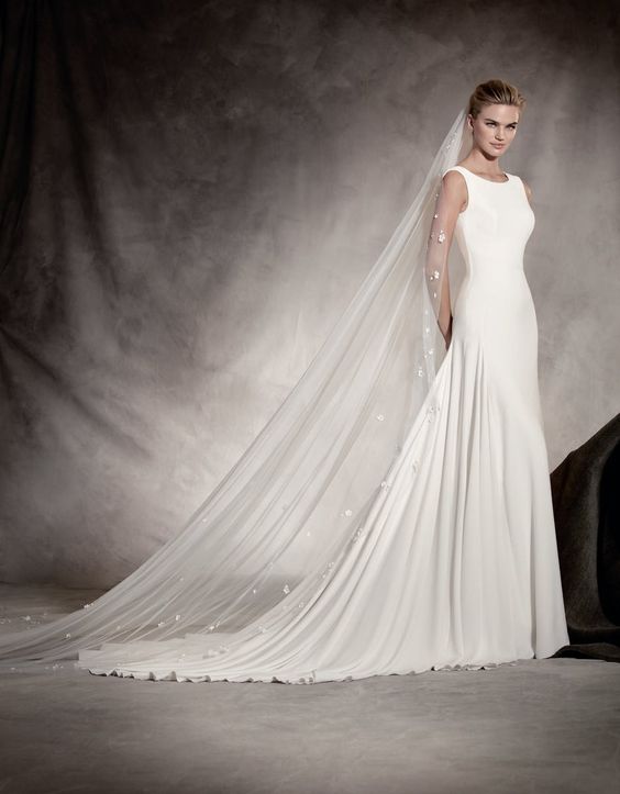 Pronovias Amaya Wedding Dress - Elegant Lace Bridal Gown for Bride, Perfect for Church Ceremony & Beach Weddings