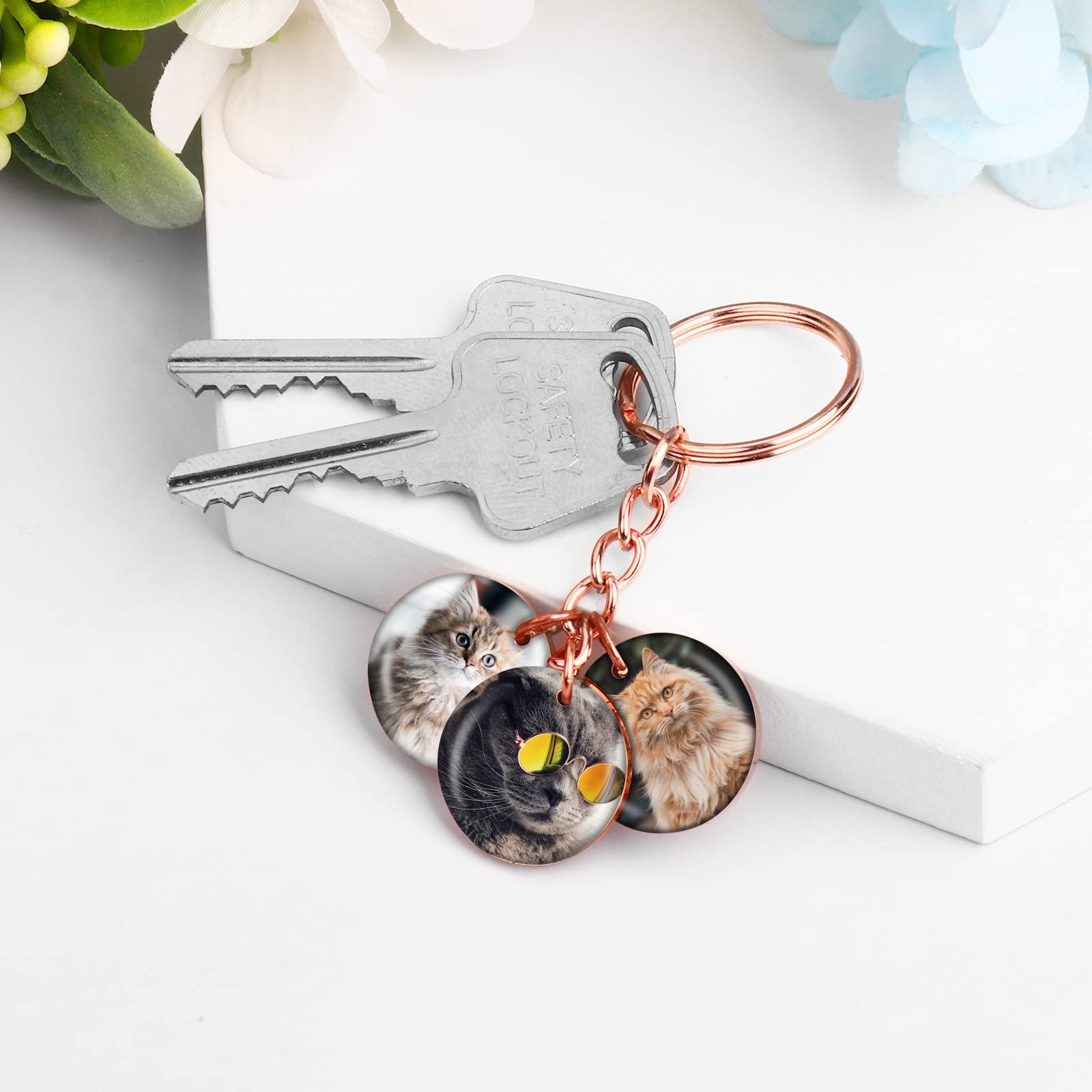 Custom Round Photo Dog Keychain - Personalized Pet Memorial Gift for Dog Moms & Animal Lovers | Perfect for Keyrings, Pet Loss Remembrance, and Unique Pet Owner Gifts