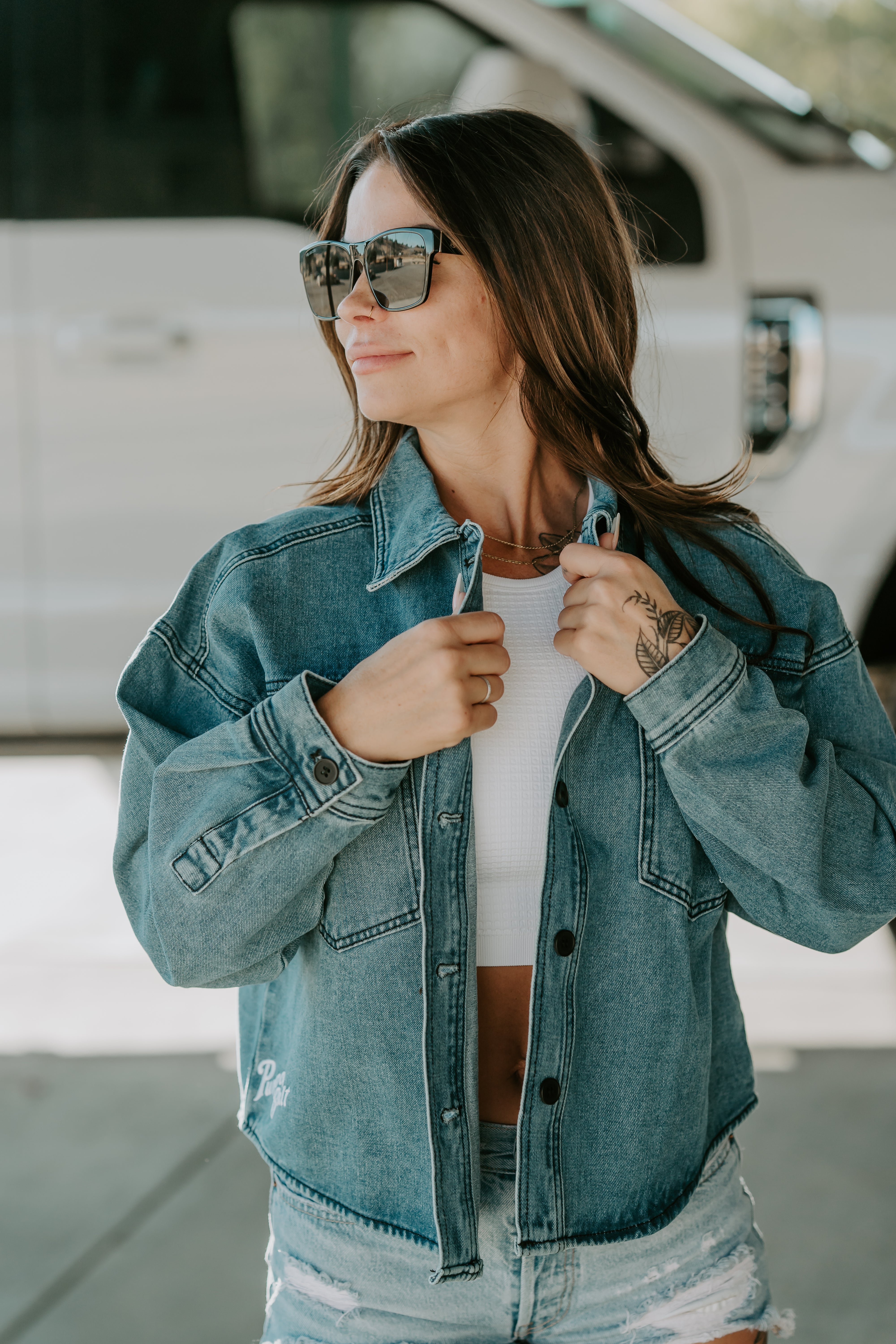 Stylish Denim Jean Jacket in Classic Blue - Perfect for Casual Outfits & Outdoor Adventures