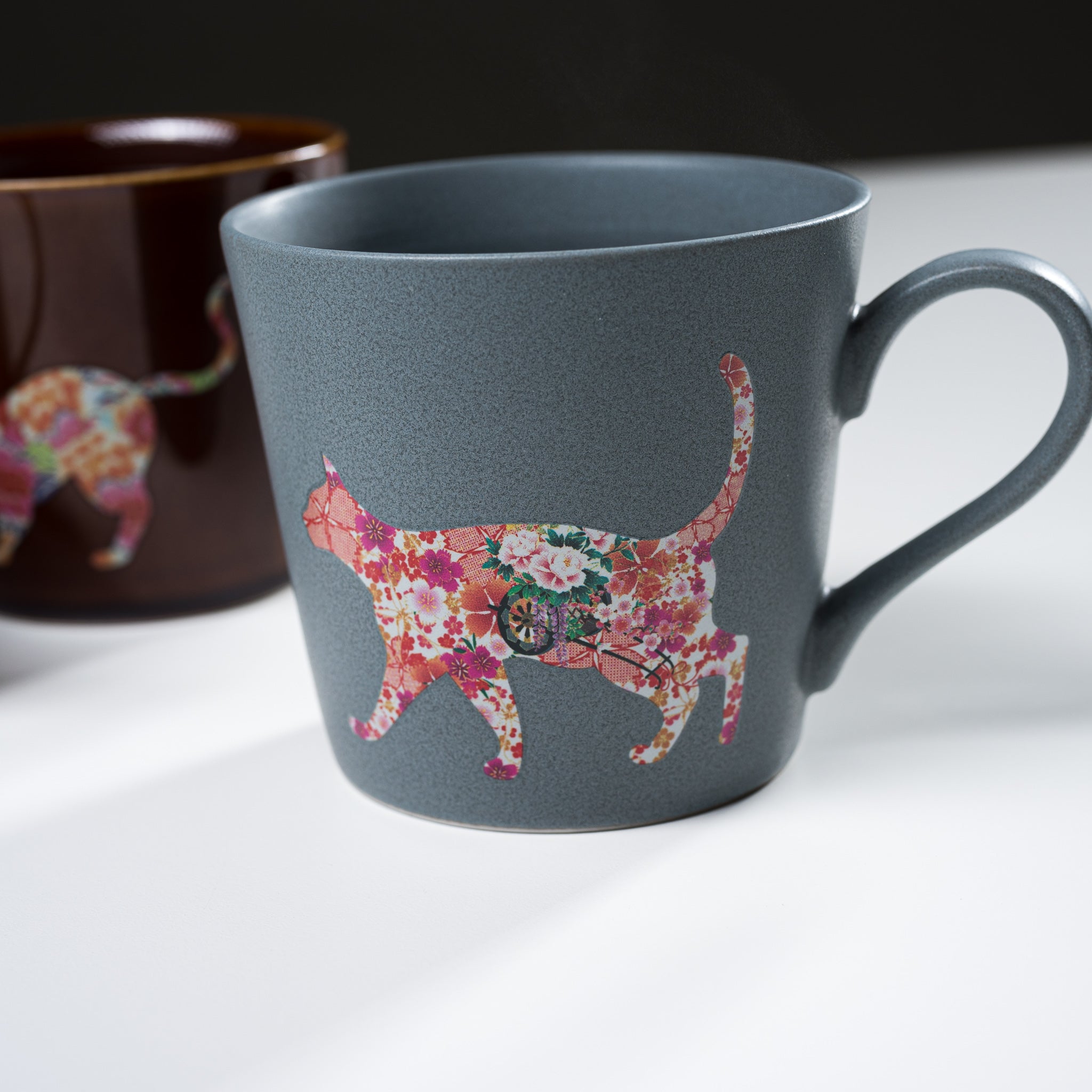 Japanese Mino Ware Floral Cat Magic Thermal Mug - Heat Sensitive Color Changing Ceramic Coffee Cup (3 Colors) - Perfect for Tea, Coffee & Gifts