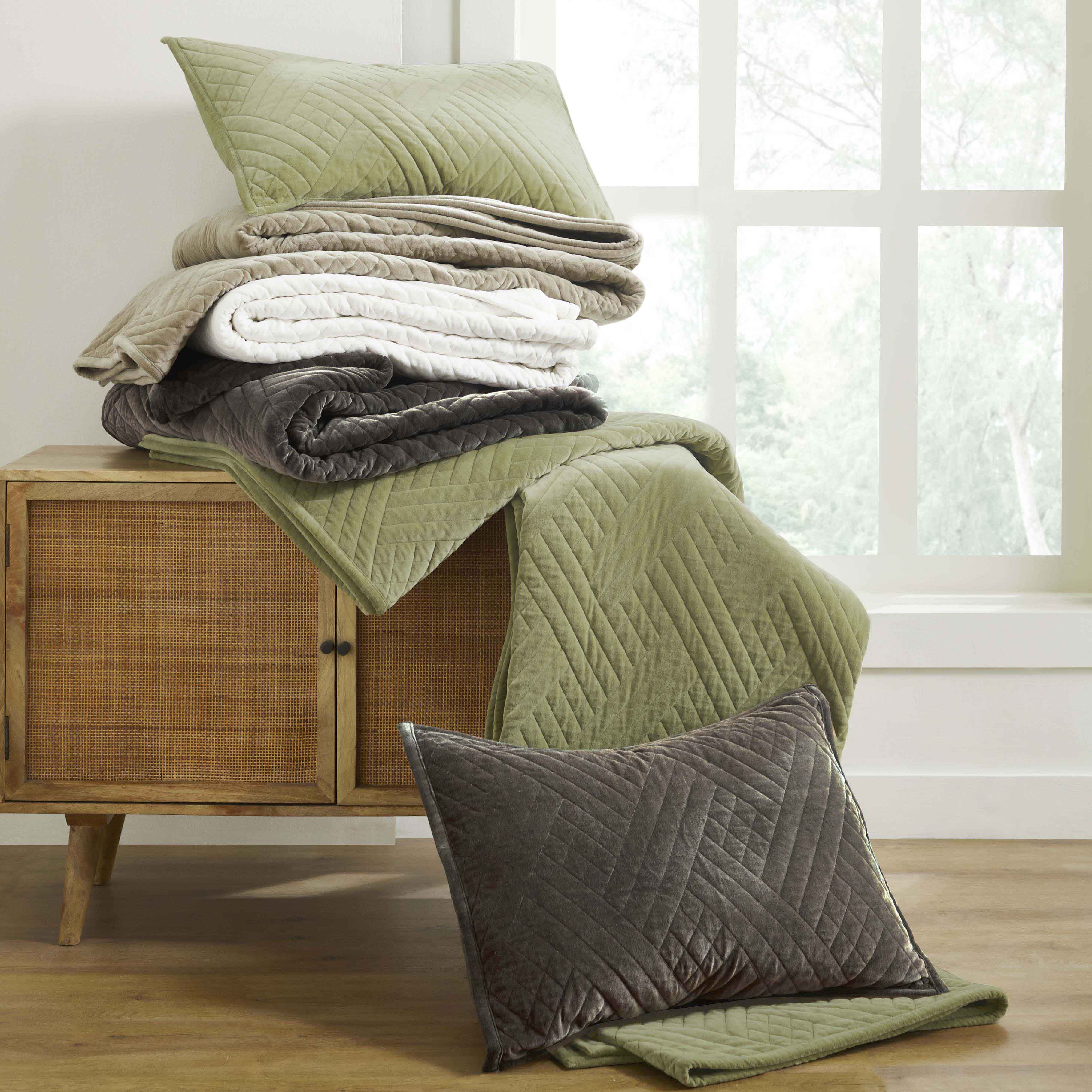 Karina Cotton Velvet Lightweight Quilt & Sham Set - Ultra Soft Bedding for All Seasons | Perfect for Master Bedroom, Guest Room & Cozy Nights