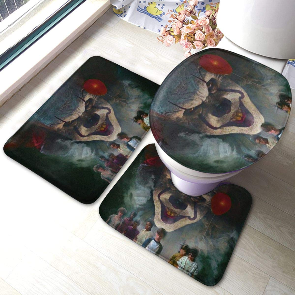 Stephen King's It 3D Printed Bathroom Rug Set - 3 Piece Non-Slip Bath Mat, Contour Mat & Toilet Lid Cover - Horror Decor for Fans - Perfect for Halloween, Themed Bathrooms & Movie Lovers