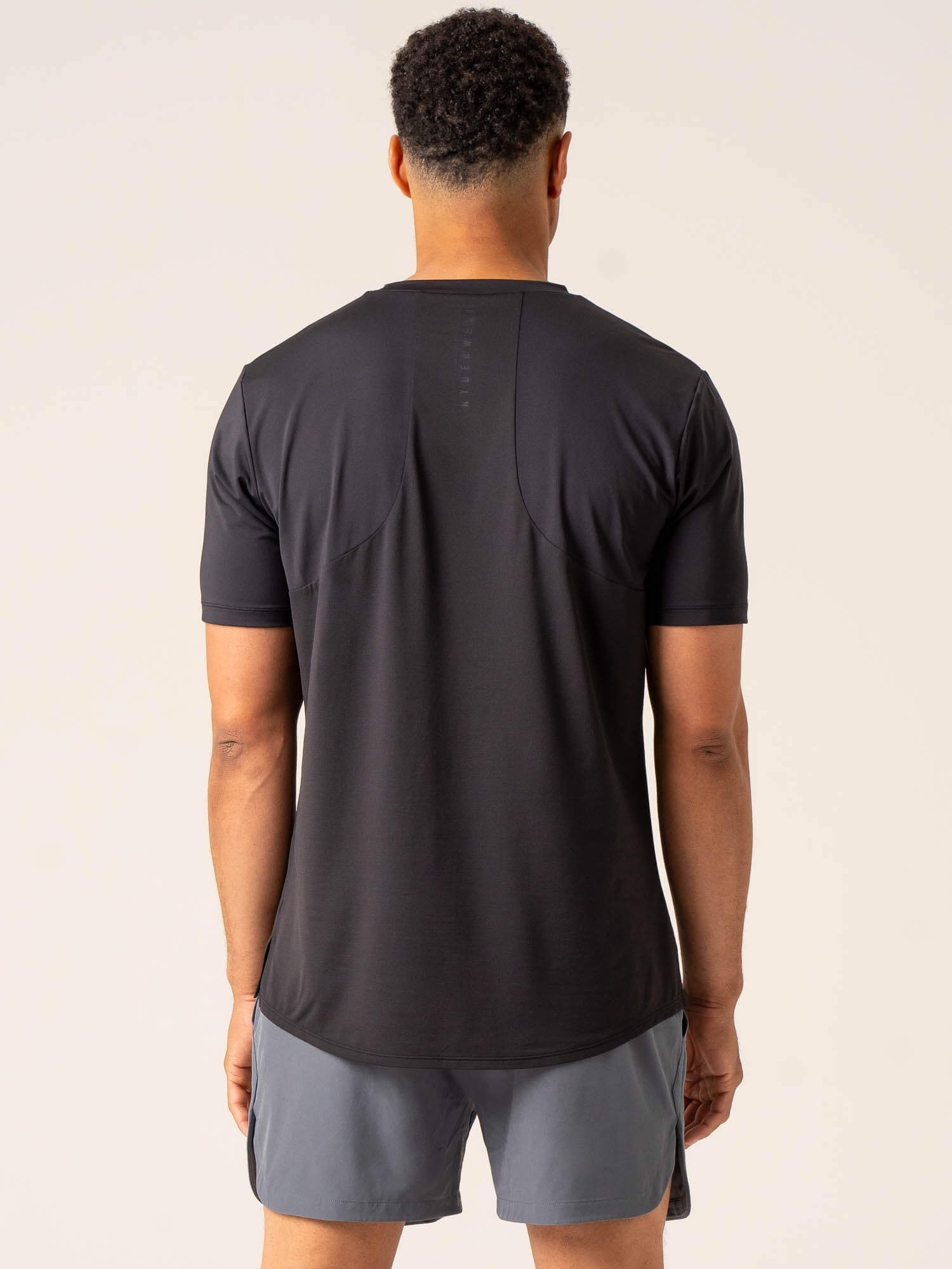 Dynamic Black T-Shirt for Men & Women - Comfortable Casual Wear for Everyday Outfits, Gym, and Street Style
