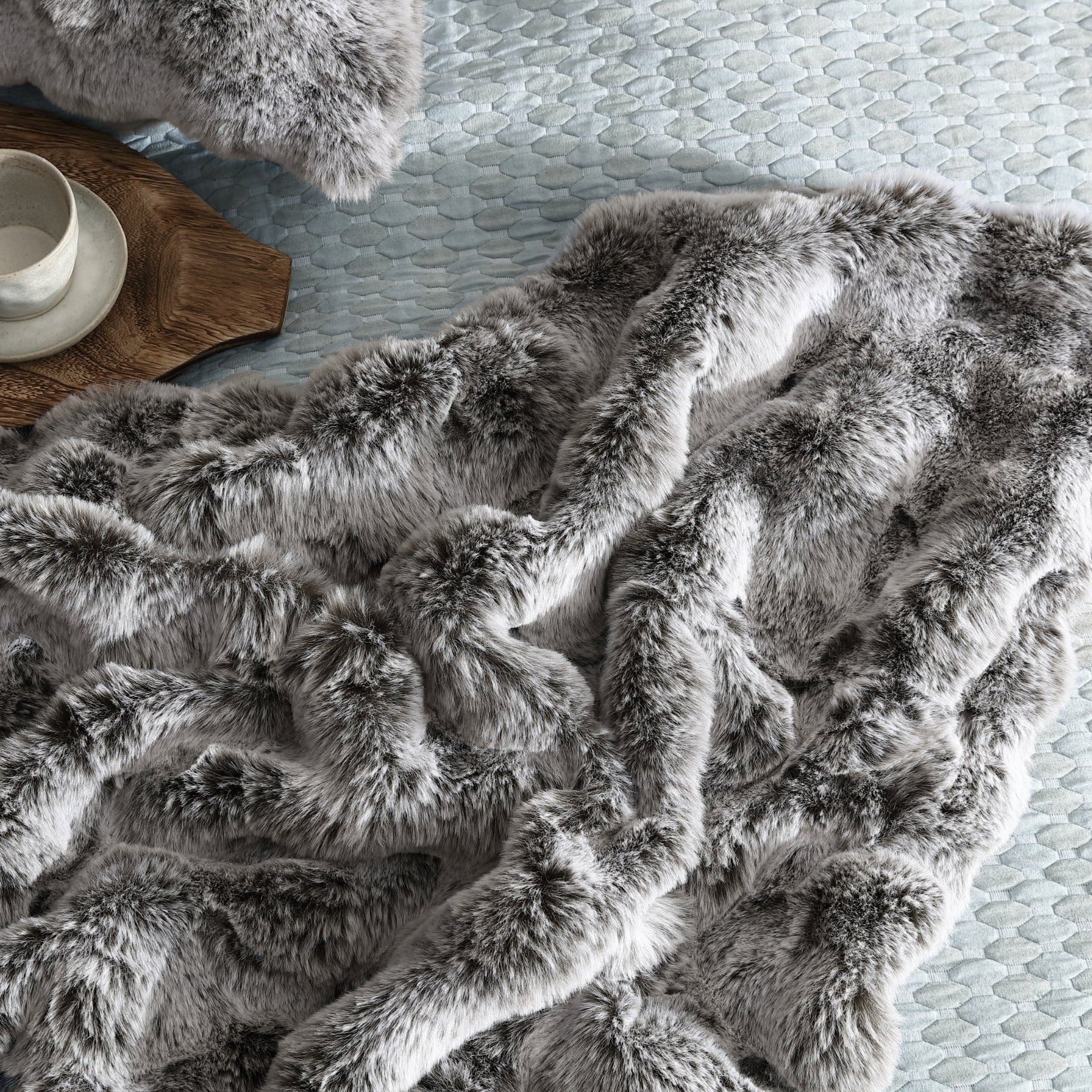 Luxury Grey Rabbit Fur Throw Blanket by Logan & Mason - Soft Plush Cozy Winter Throw for Sofa, Bed & Home Decor - Premium Platinum Collection