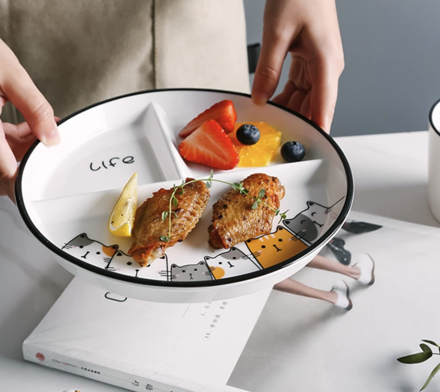 Ceramic Cartoon Cat Round Divided Dinner Plate - Fun Luncheon & Salad Dish for Kids, Parties, and Home Decor | Perfect for Meals, Snacks, and Stylish Table Setting