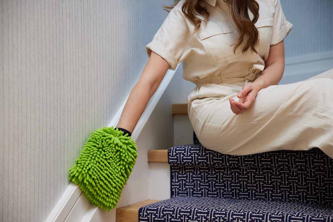 Chenille Dusting & Wash Mitt - Soft Microfiber Cleaning Glove for Dusting, Washing Cars & Household Surfaces - Perfect for Kitchen, Bathroom & Auto Detailing
