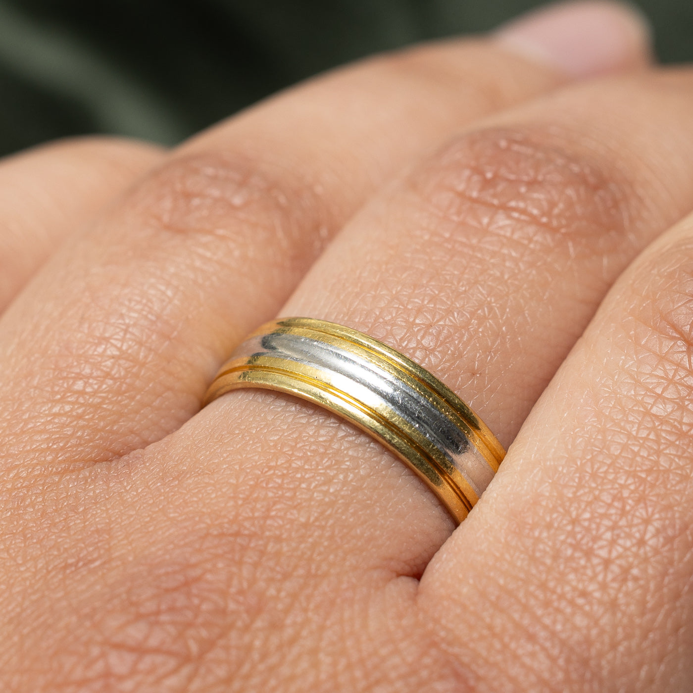 18K & Platinum Two Tone Textured Wedding Band Ring for Men & Women | 6.2mm Width | Size 9.75 | Perfect for Anniversary, Engagement, and Special Occasion Gifts