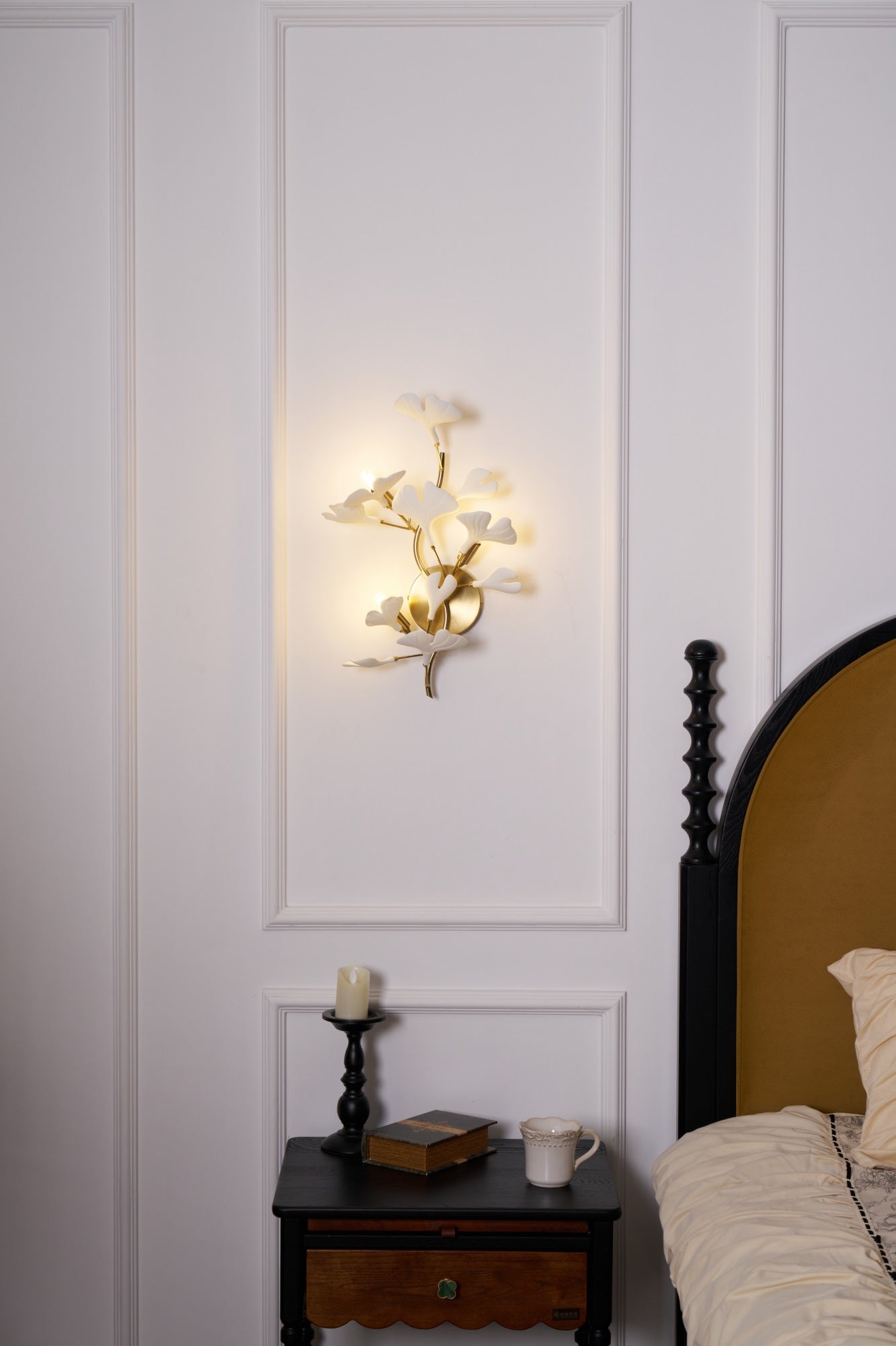 Gingko Leaf Wall Lamp - Modern LED Sconce Light Fixture for Bedroom, Living Room & Hallway Decor