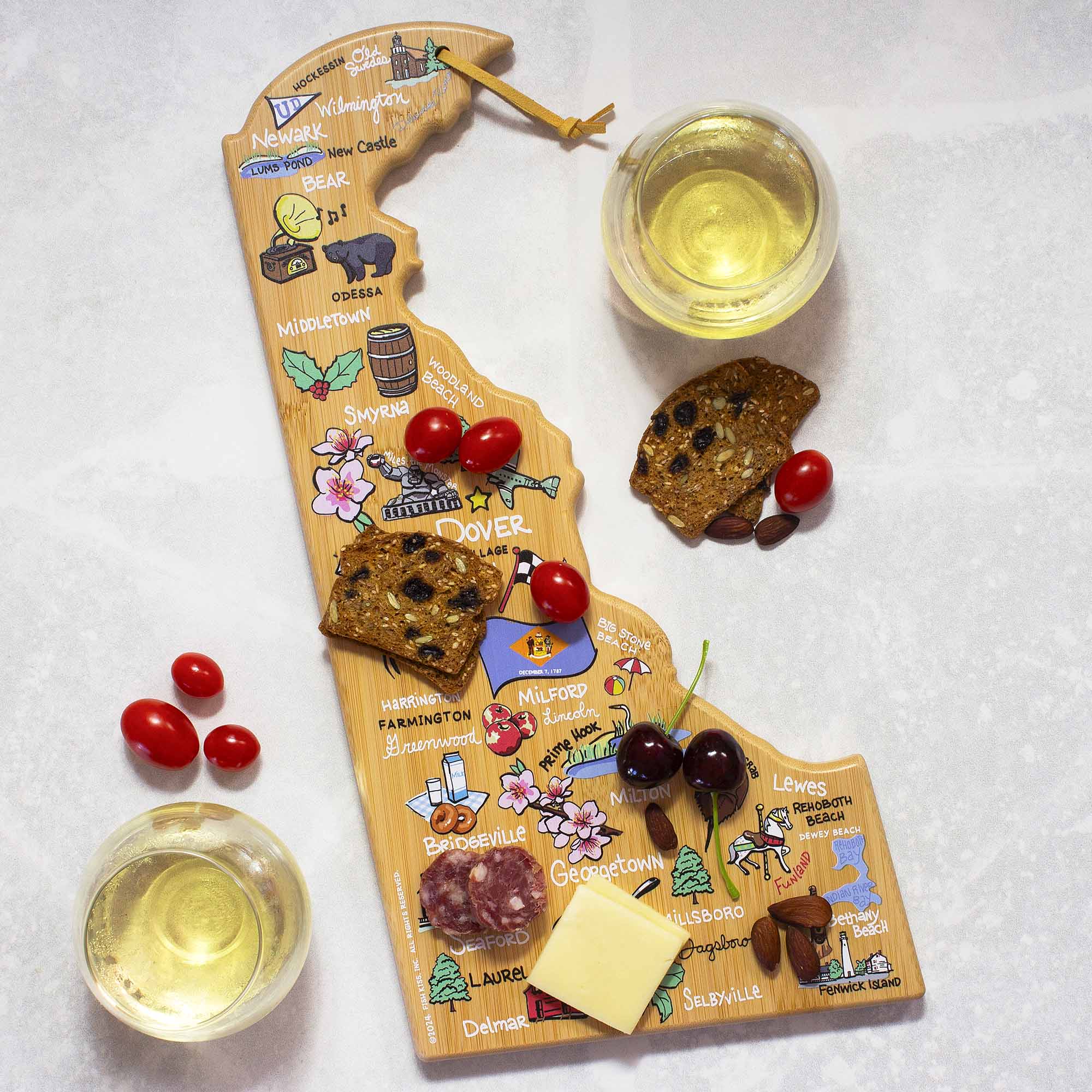 Premium Delaware Wood Cutting Board with Fish Kiss™ Artwork - Durable Kitchen Chopping Board for Meat, Vegetables & Cheese - Perfect for Cooking, Serving & Home Decor