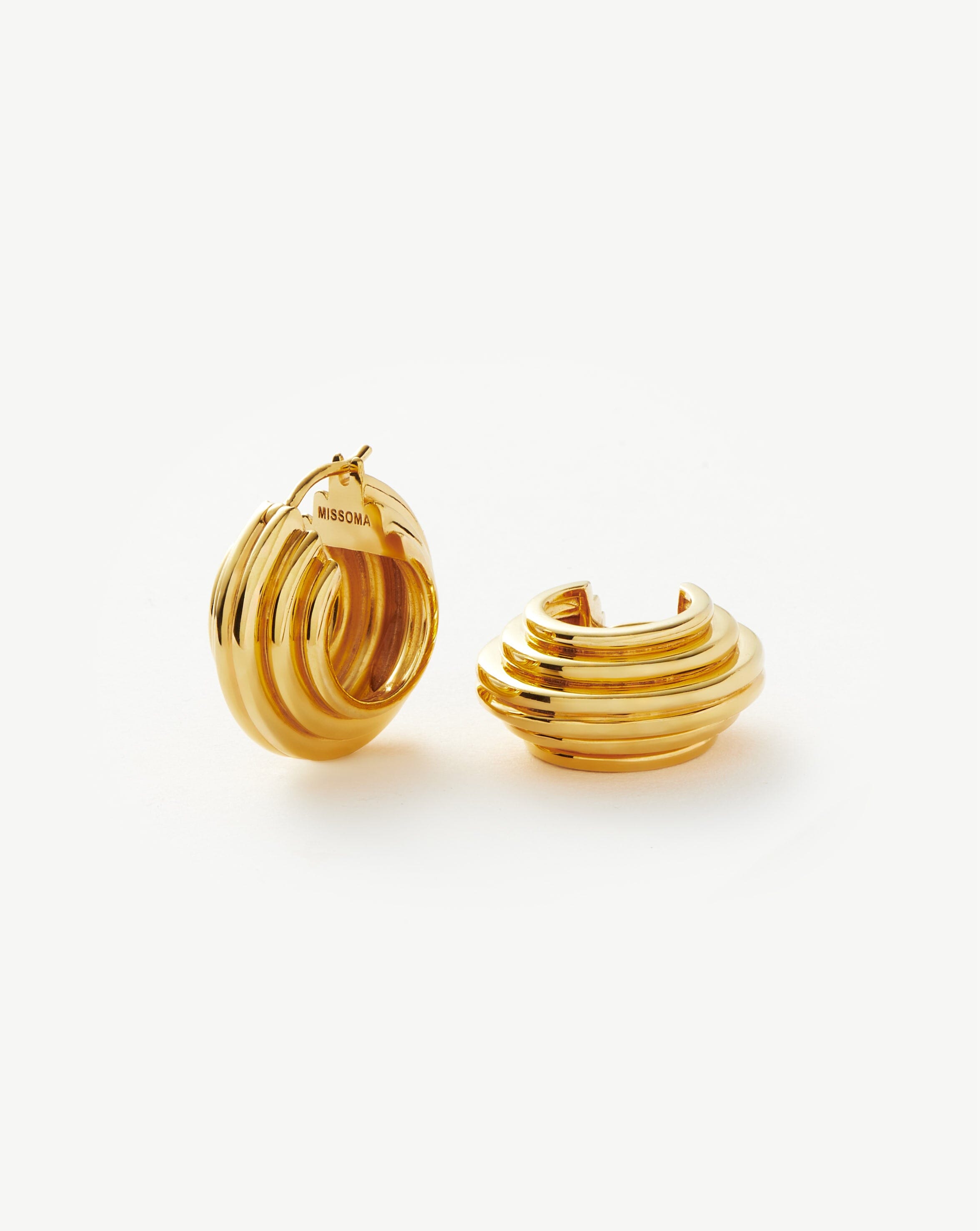 Lucy Williams Medium Chunky Ridge Hoop Earrings for Women - Trendy Gold Plated Statement Hoops - Perfect for Parties, Date Nights & Everyday Wear