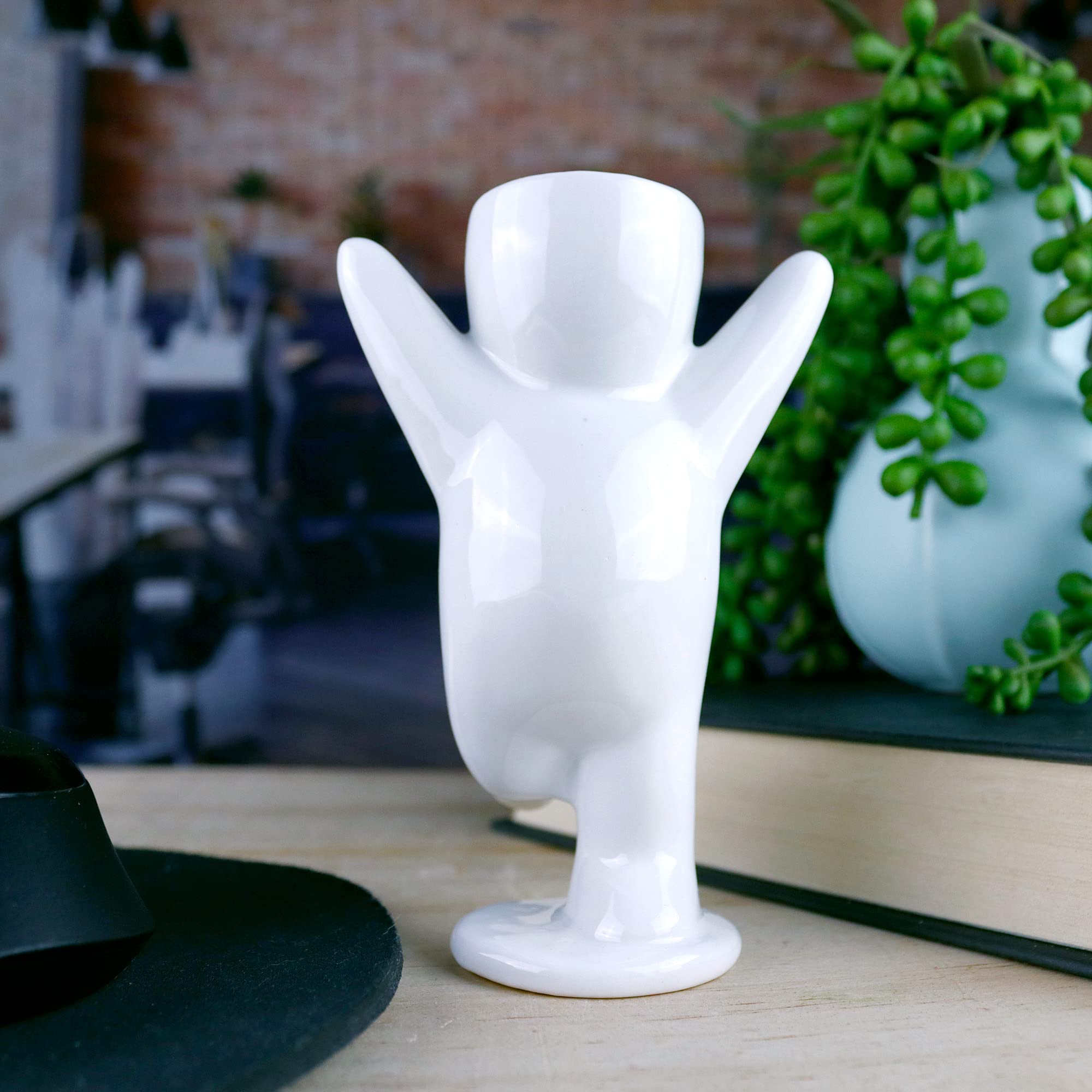 3.25 Inch White Ceramic Happy Face Air Plant Holder - Small Succulent Planter for Tabletop Decor, Office Desk, Home & Garden Display - Perfect for Air Plants, Mini Succulents and Cute Home Decor