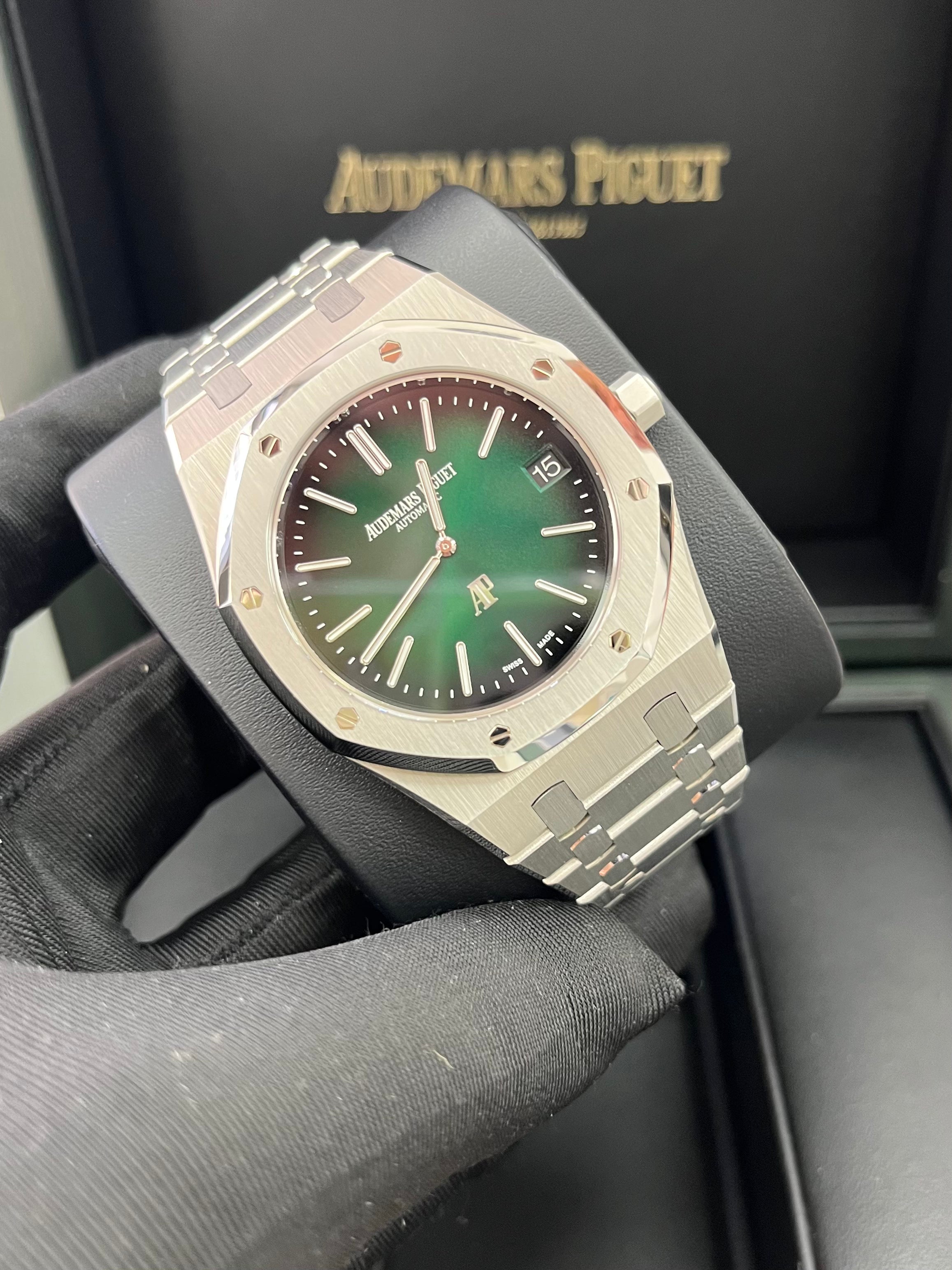 Audemars Piguet Royal Oak Jumbo Extra Thin 15202PT.OO.1240PT.01 Platinum Men's Watch - Luxury Dress Watch for Business & Formal Occasions