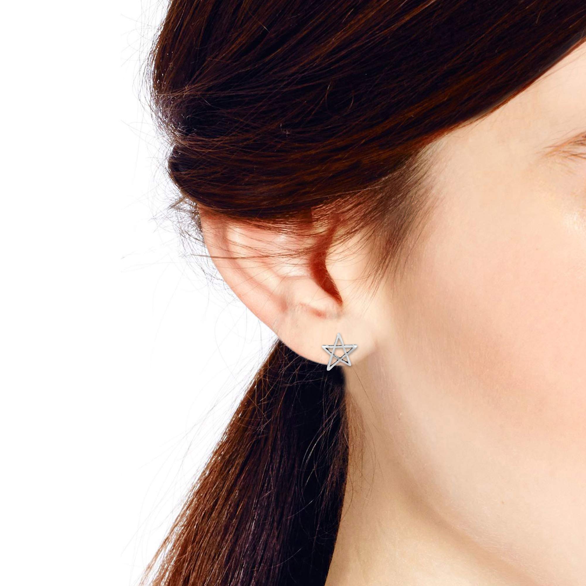 AeraVida Unique Star Outline Sterling Silver Stud Earrings for Women | Minimalist Chic Stud Earrings | Gift for Daughter, Girlfriend, Wife | Perfect for Everyday Wear, Date Night, Office & Special Occasions