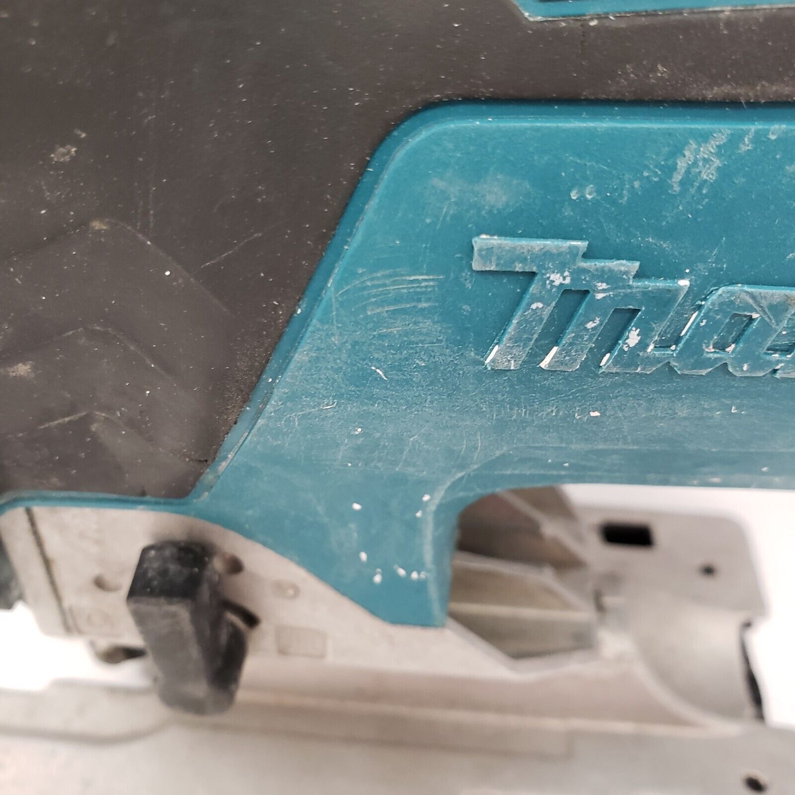 Makita DJV181 Cordless Jigsaw - 18V Power Tool for Woodworking, Metal Cutting & DIY Projects | Perfect for Home Renovation & Professional Use